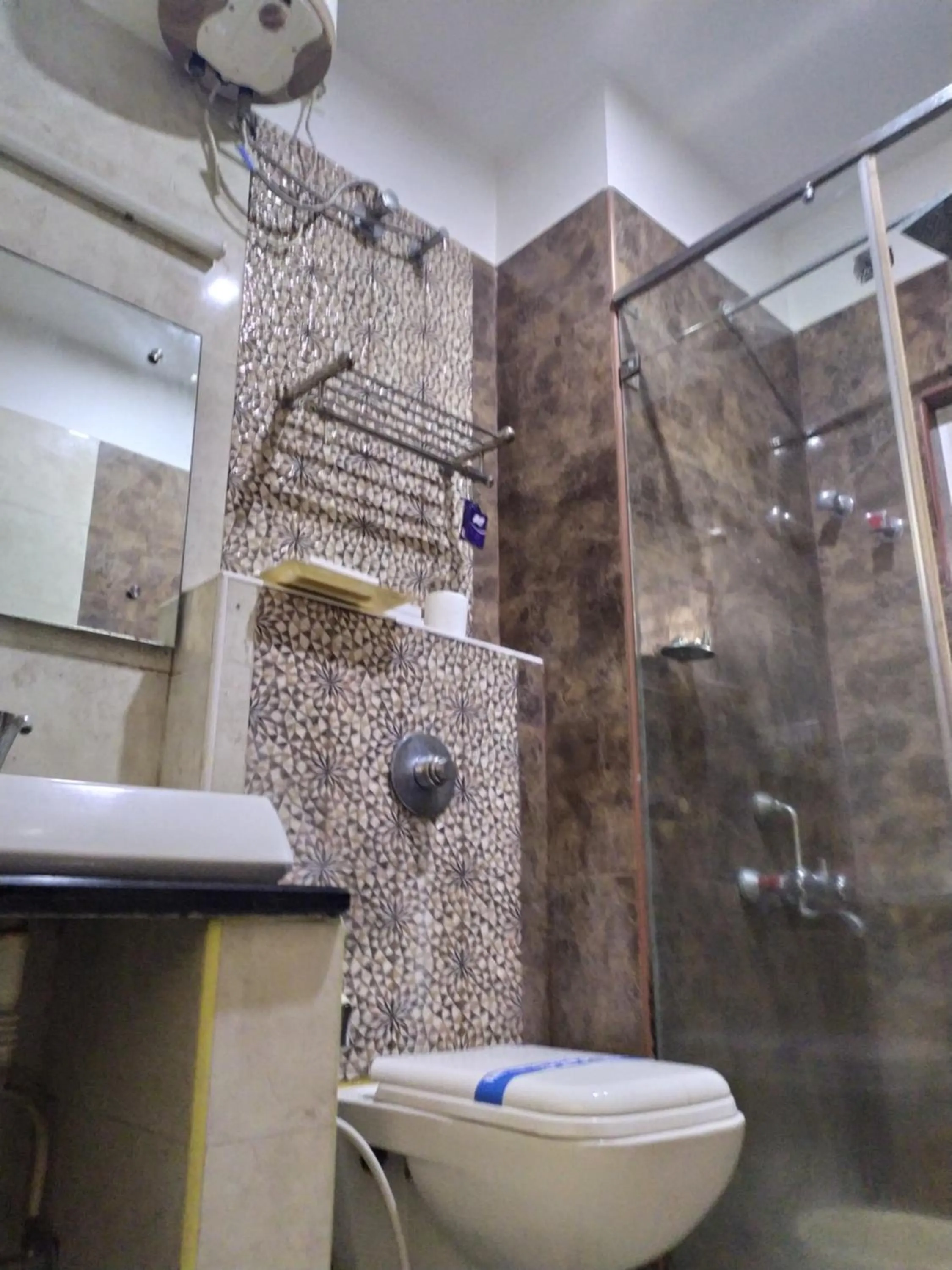 Shower in Hotel Grand Parkway