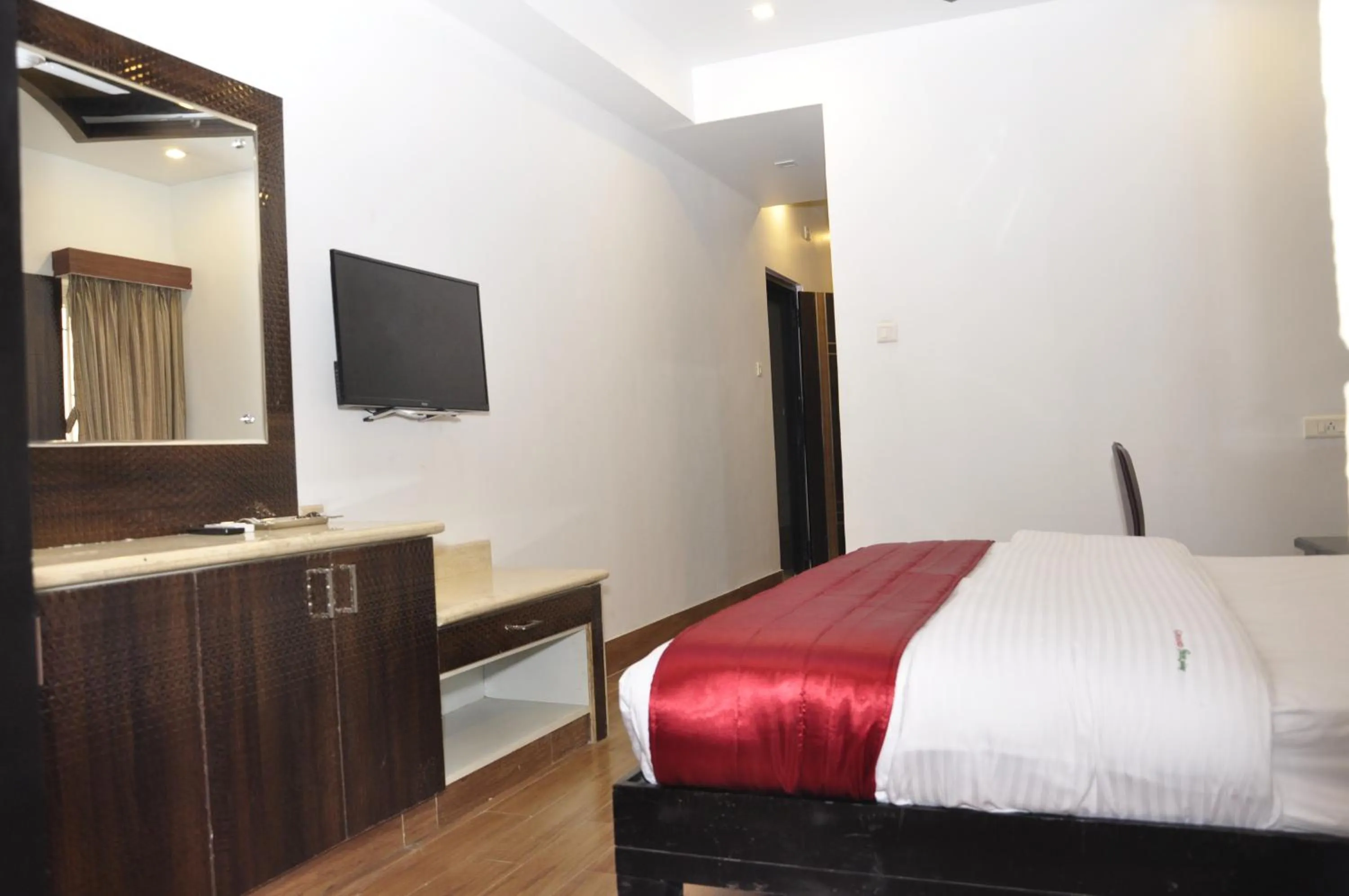 TV and multimedia, Bed in Hotel Grand Parkway