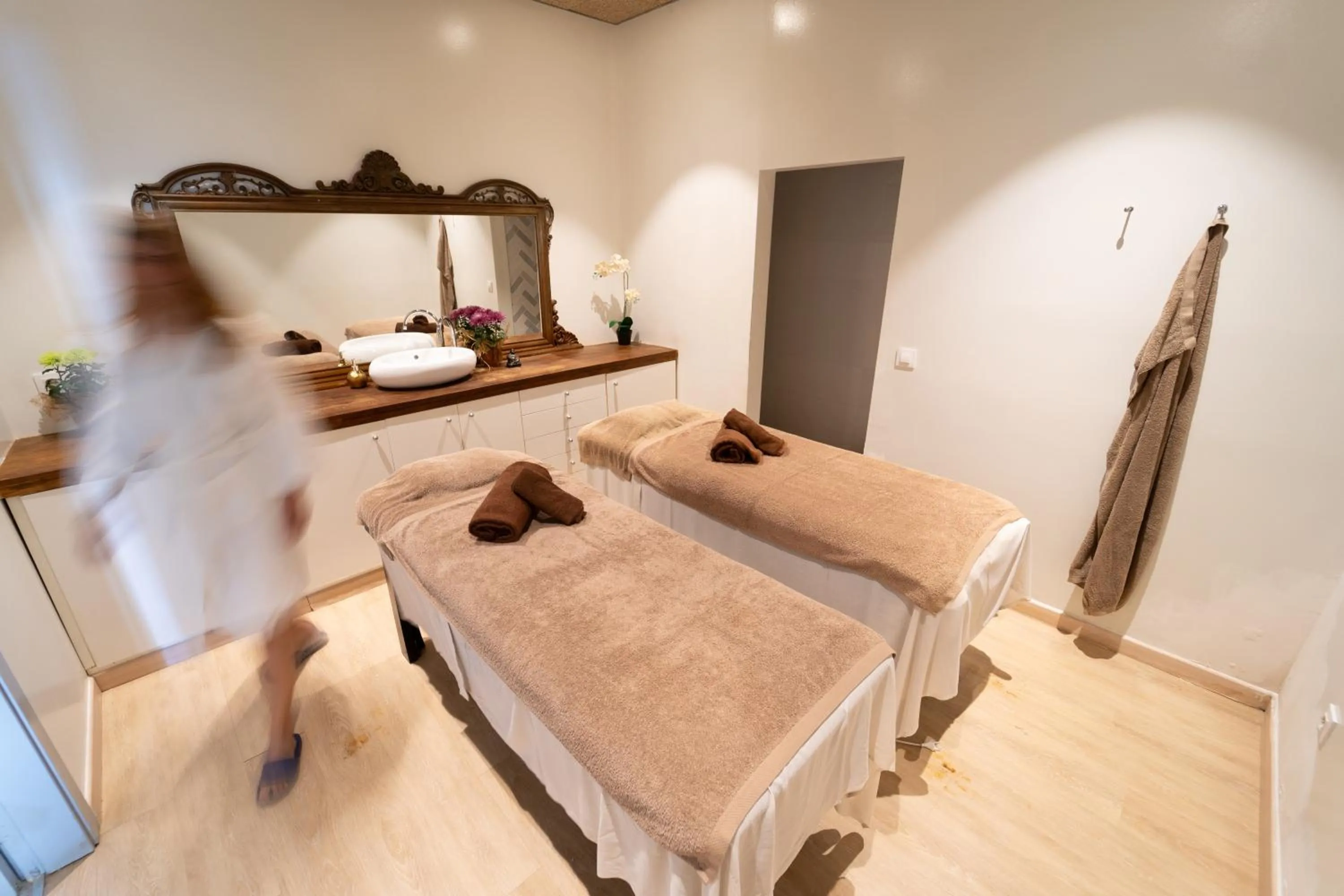 Massage, Bed in Hotel & Apartaments Thalassa Sport & Wellness