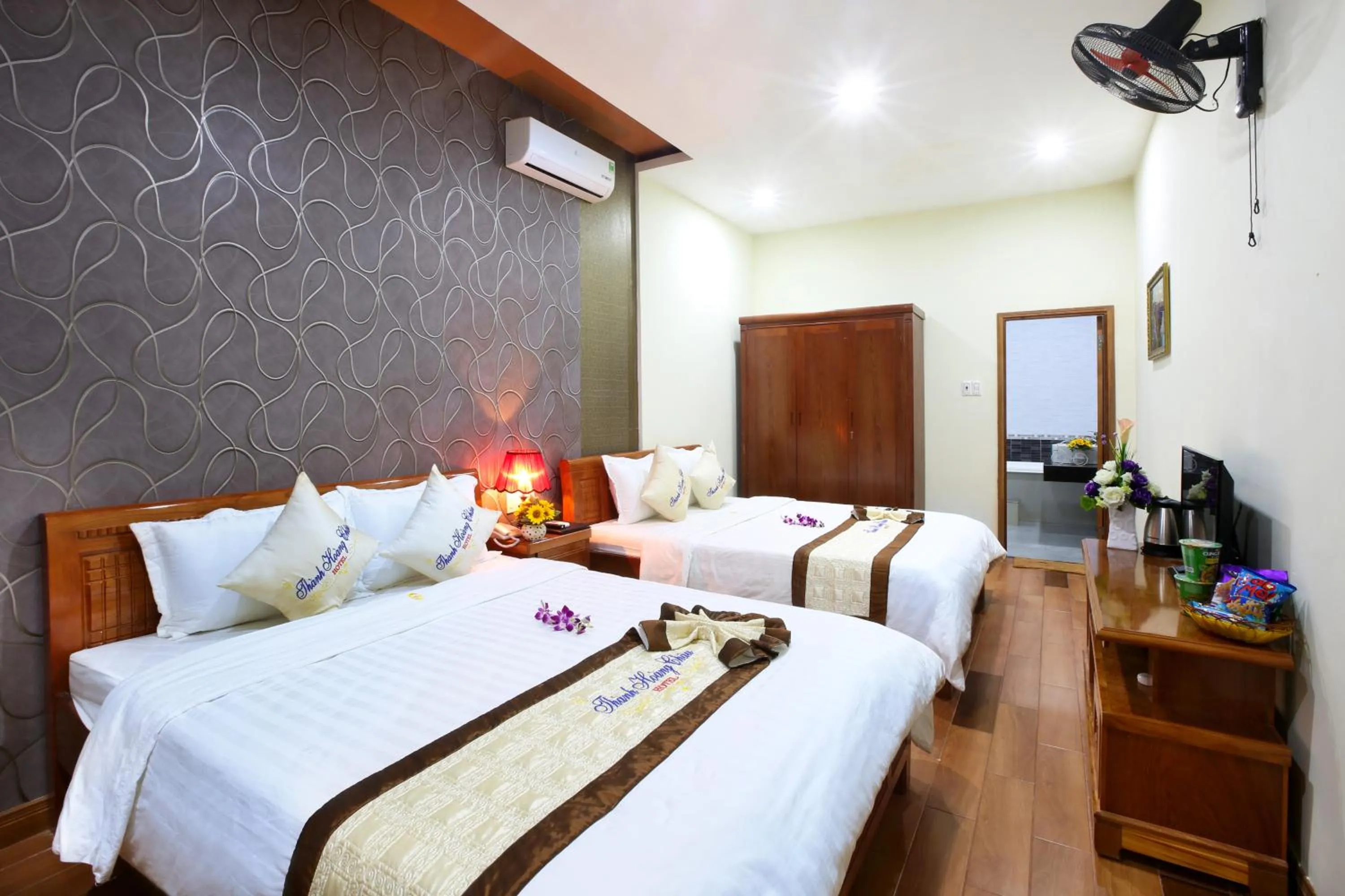 Photo of the whole room, Bed in Thành Hoàng Châu Boutique Hotel