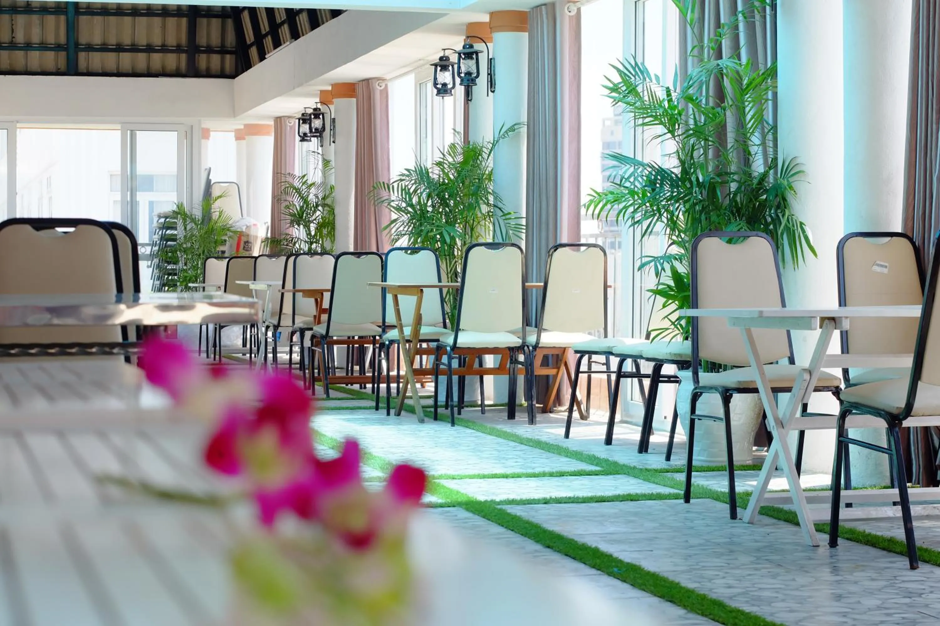 Restaurant/places to eat in Thành Hoàng Châu Boutique Hotel