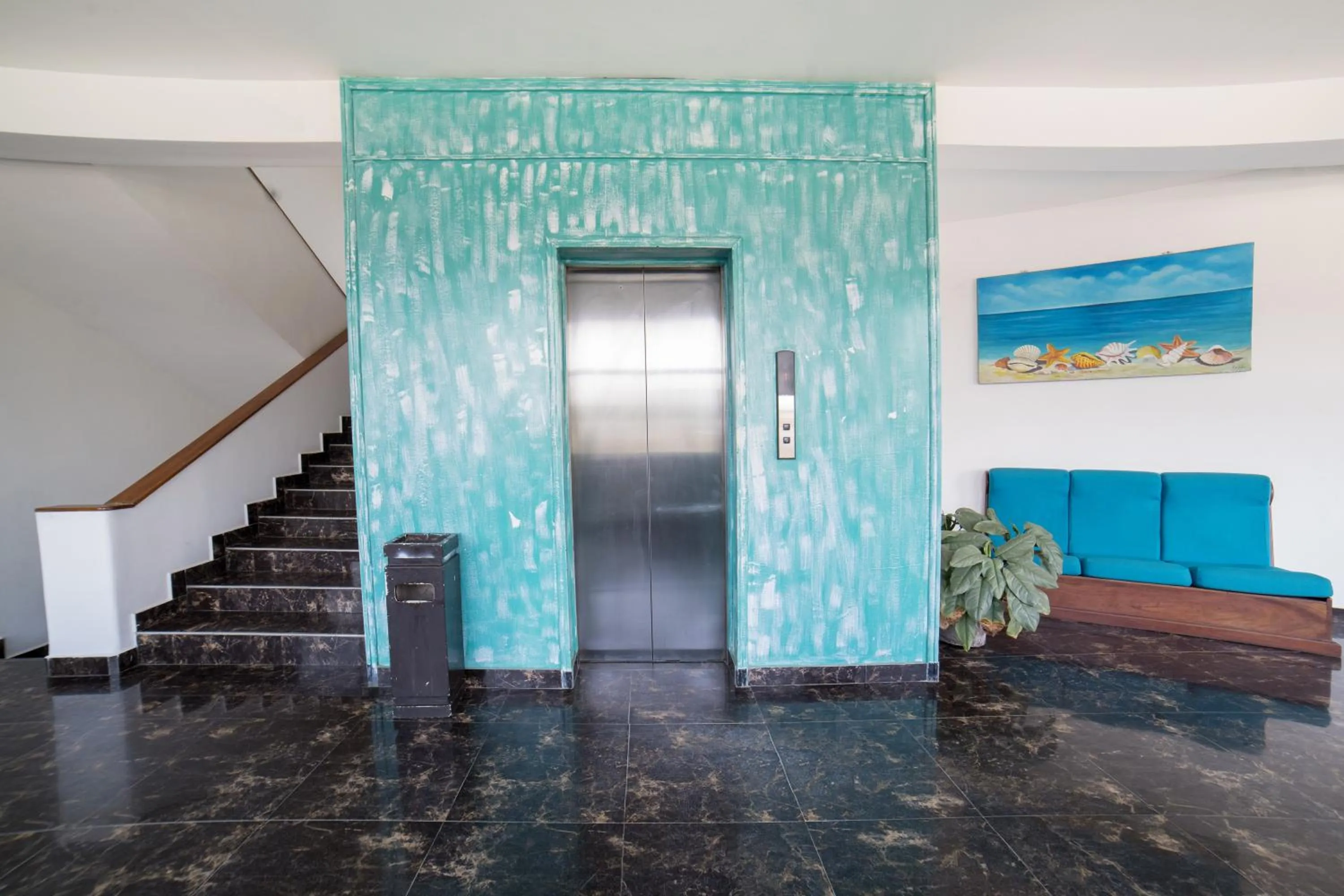 elevator in Hikkaduwa Beach Hotel