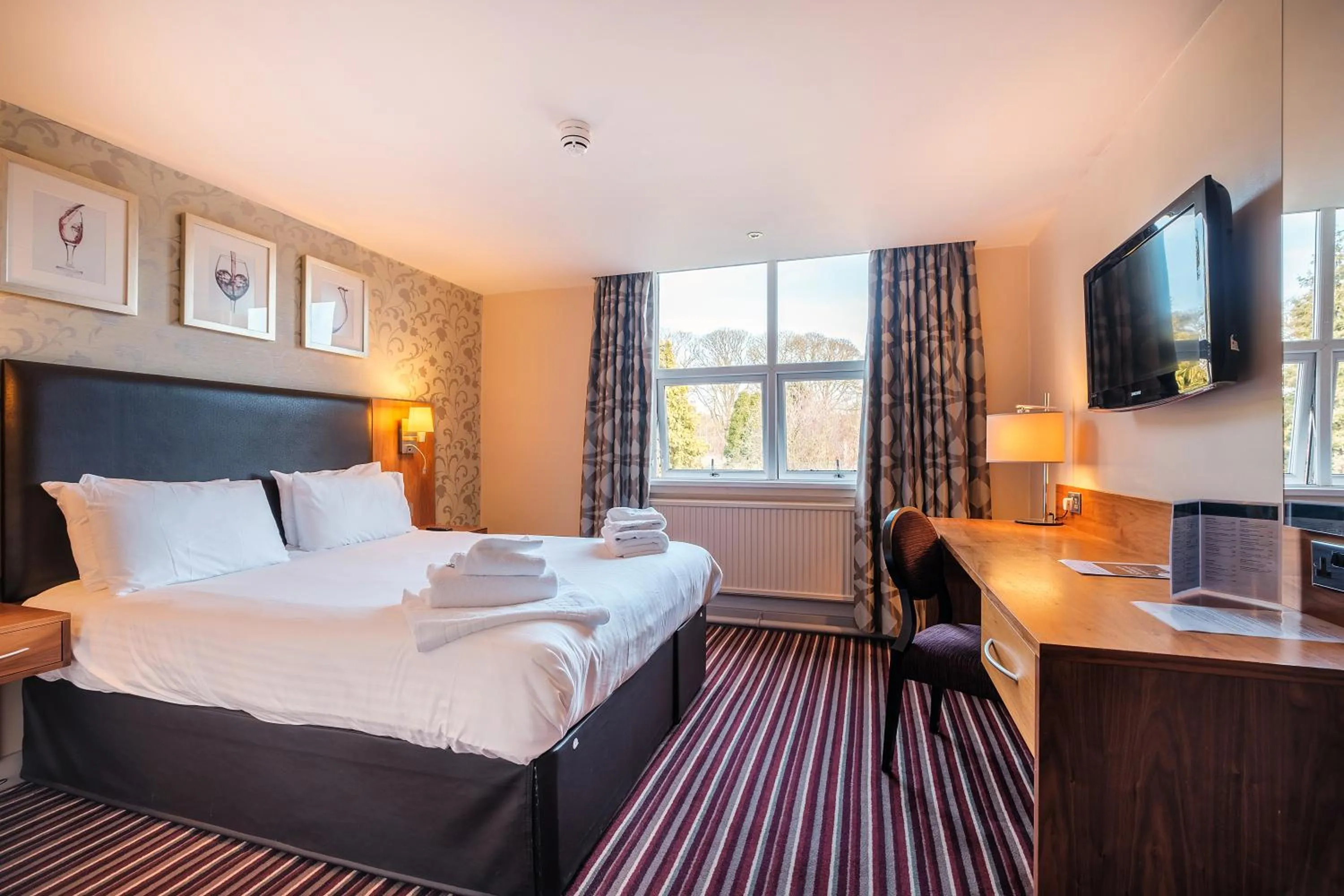 Photo of the whole room, Bed in Hull Humber View Hotel, BW Signature Collection