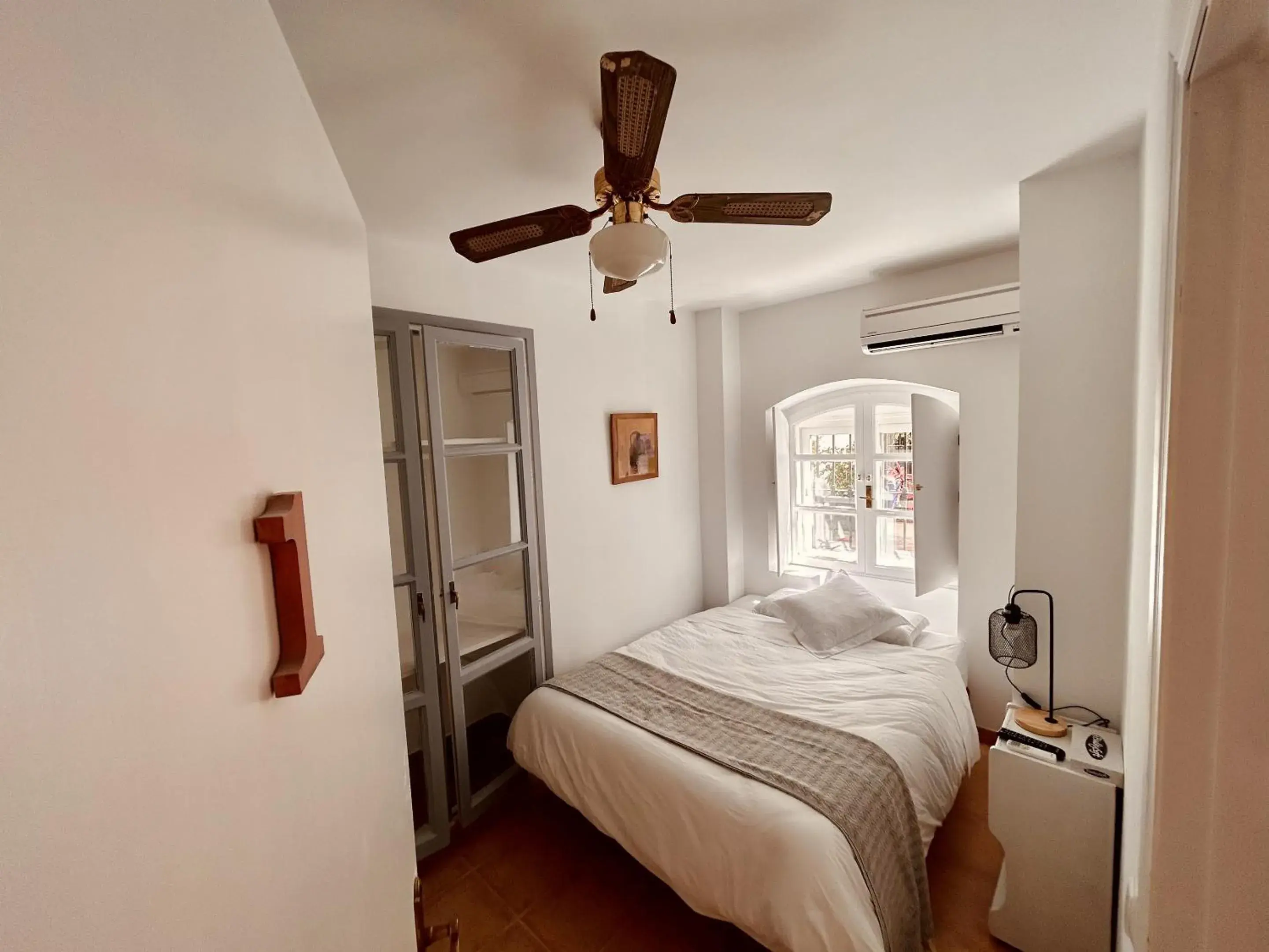Single Room with Private Bathroom in Las Brisas - Estepona Old Town Single Room with Private Bathroom in Las Brisas - Estepona Old Town