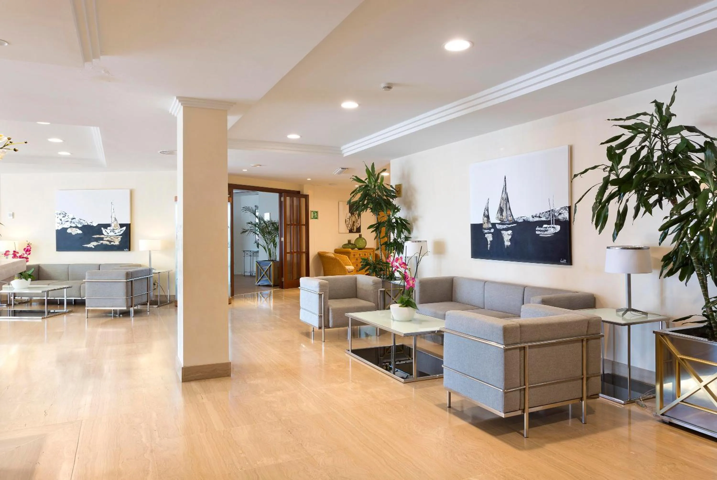 Lobby or reception in Hipotels Mercedes Aparthotel