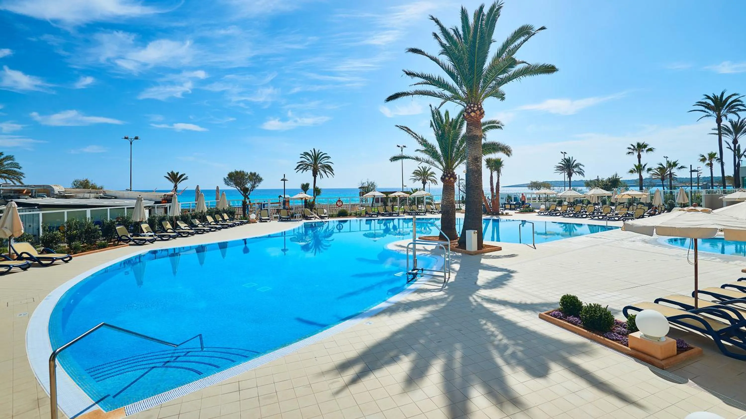 Pool view in Hipotels Mercedes Aparthotel