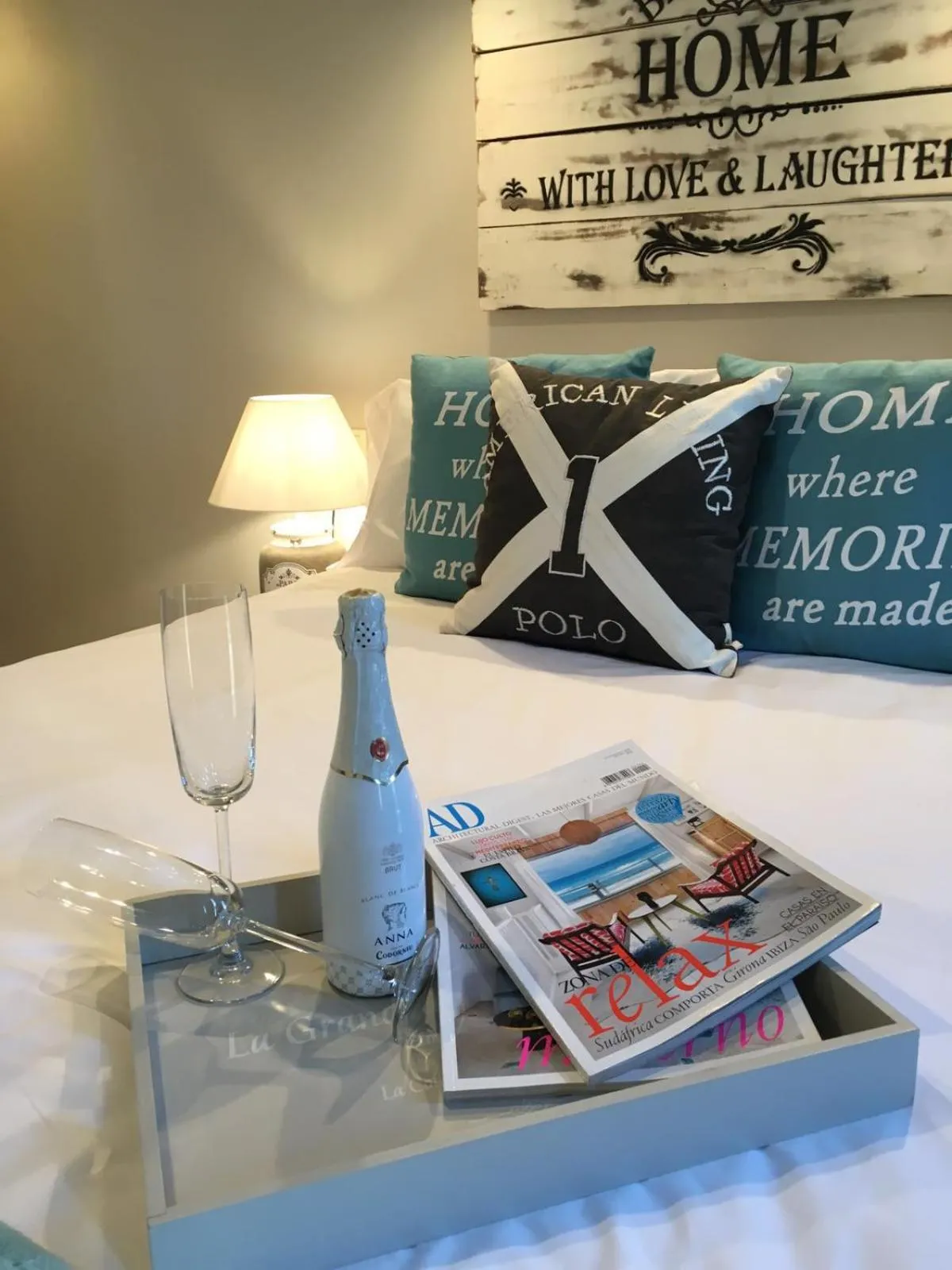 Alcoholic drinks in TAK Boutique Old Town con Parking