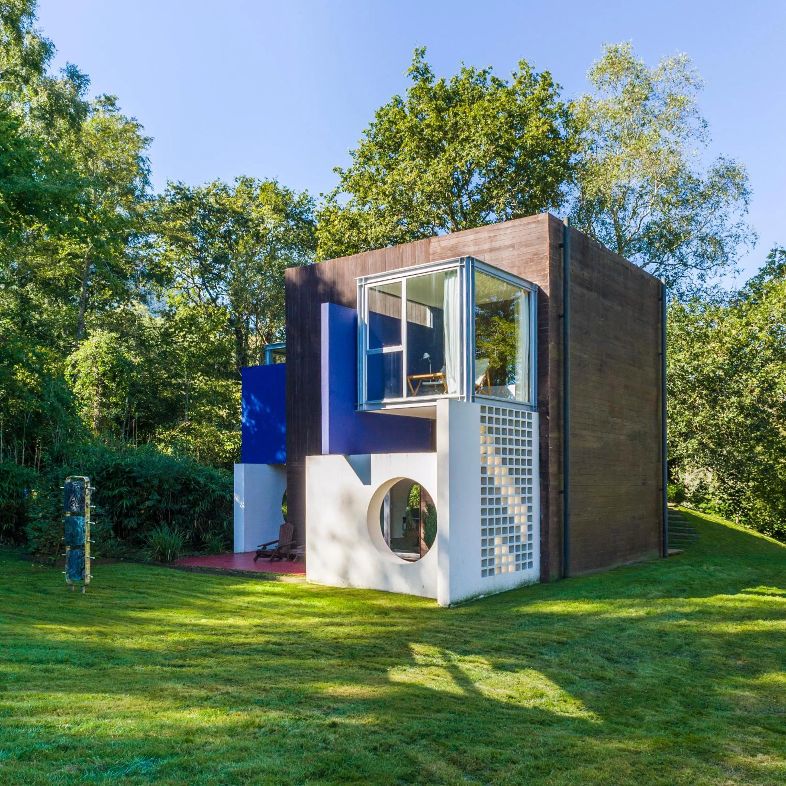 Property building in La Posada