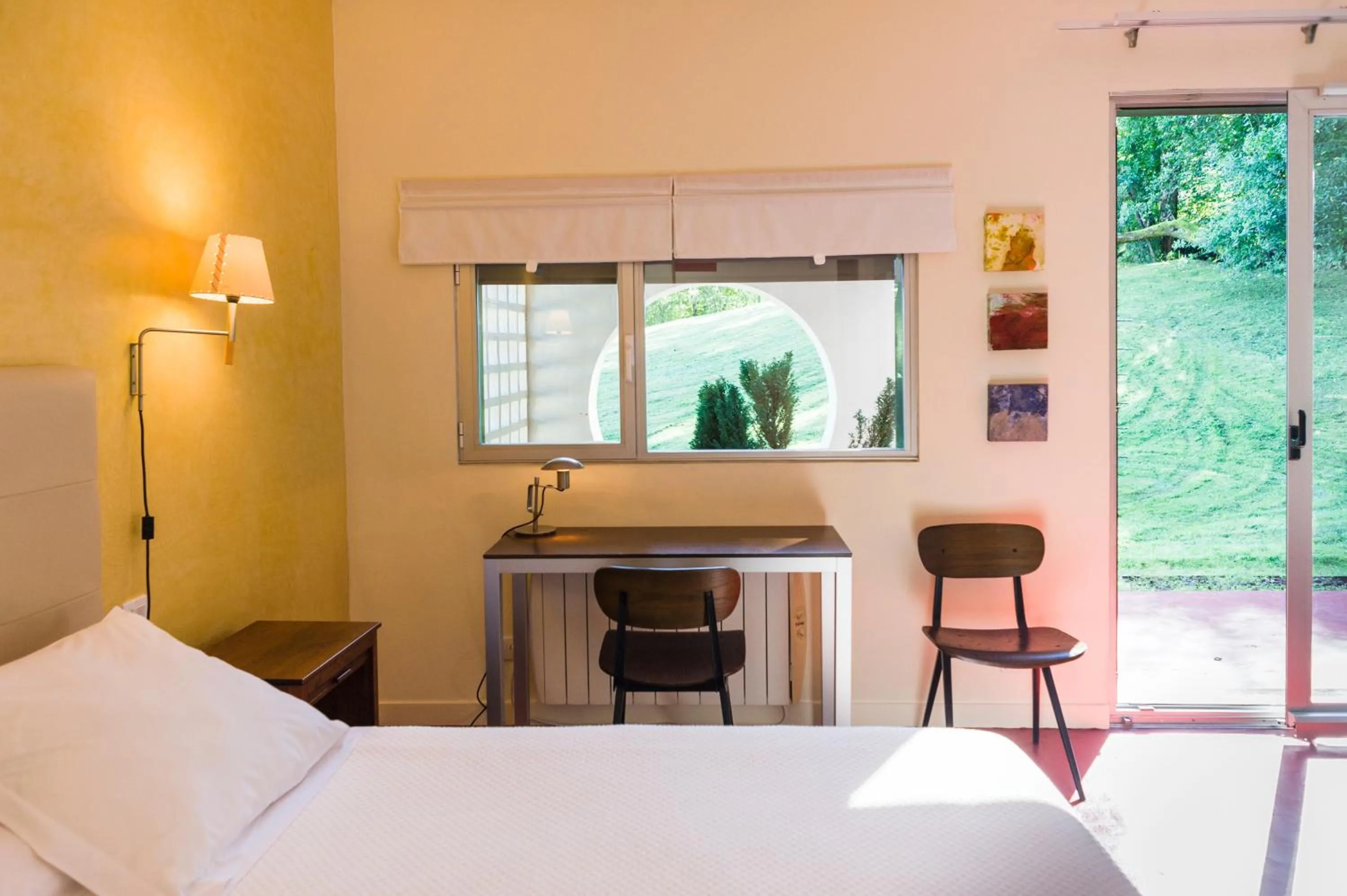 Seating area, Bed in La Posada