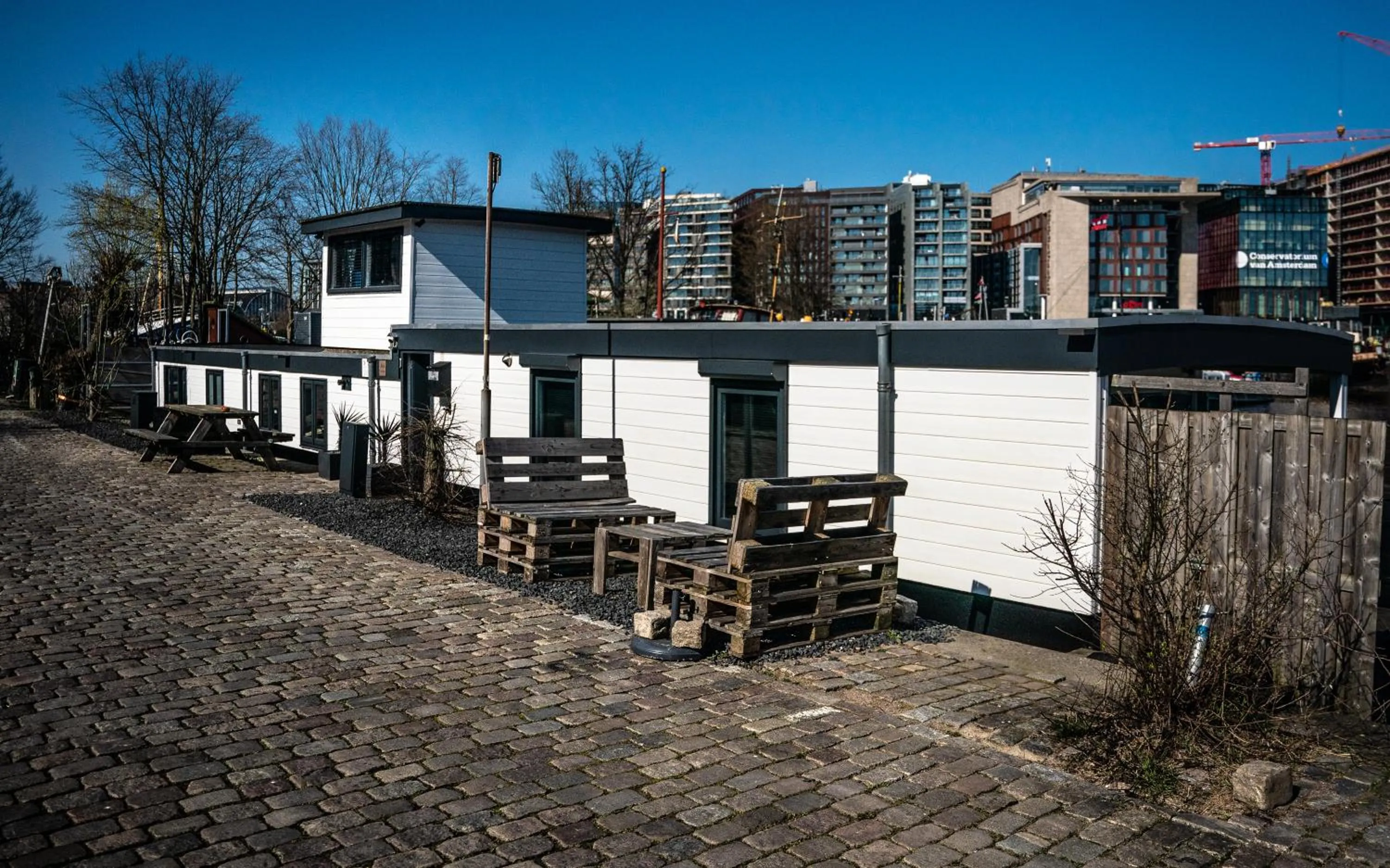 Property building in Houseboat-Amsterdam