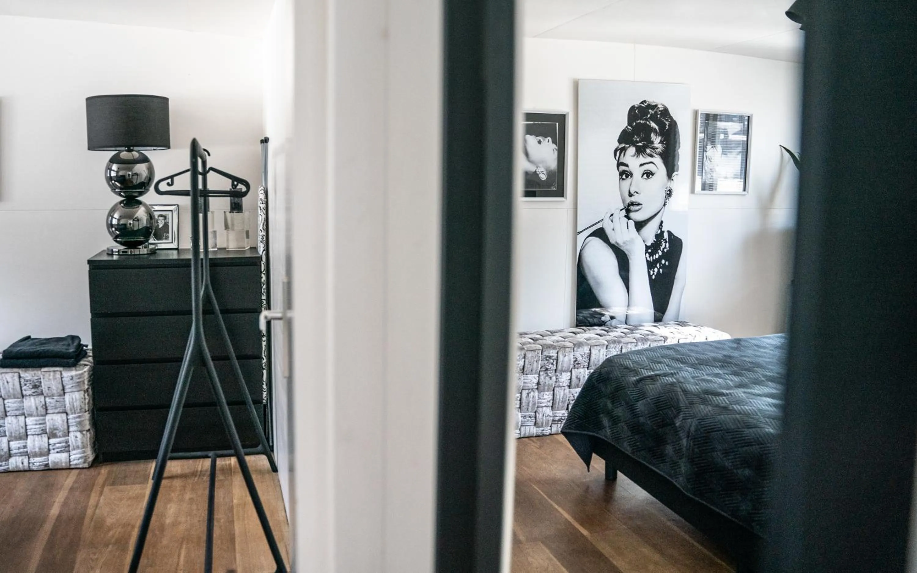 Bed in Houseboat-Amsterdam