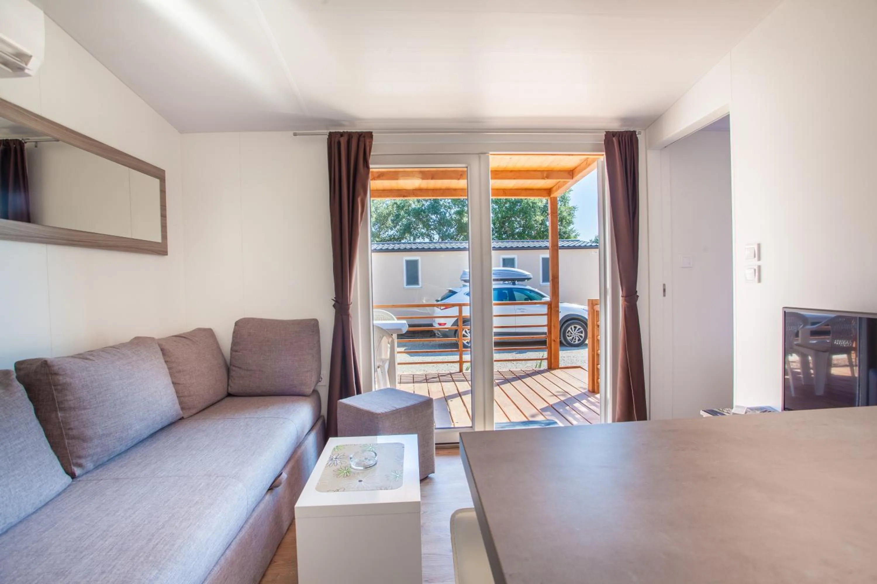 Dining area in Mobile Homes Rapoća