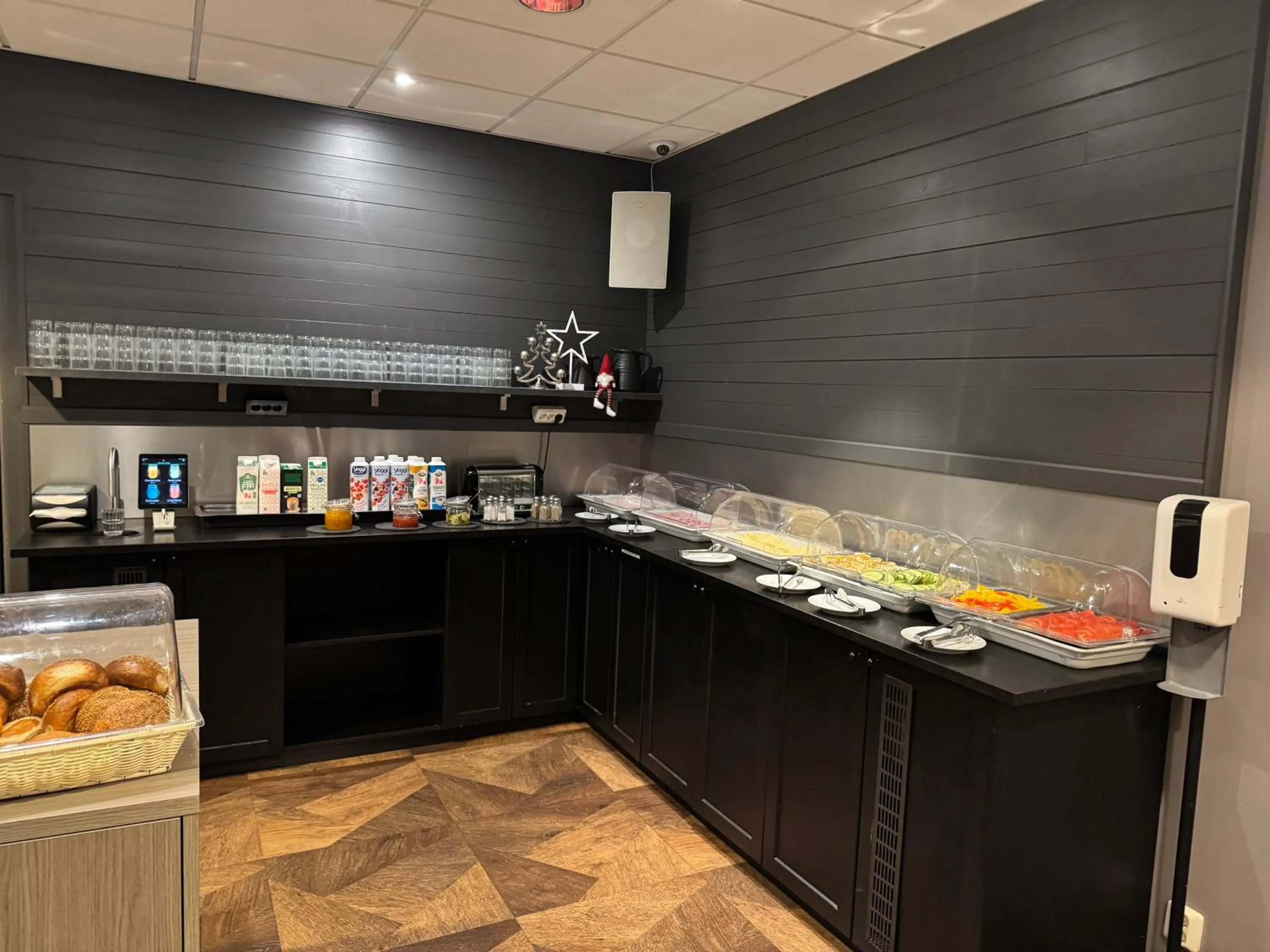 Buffet breakfast in City Central Hotel Örebro by First Hotels