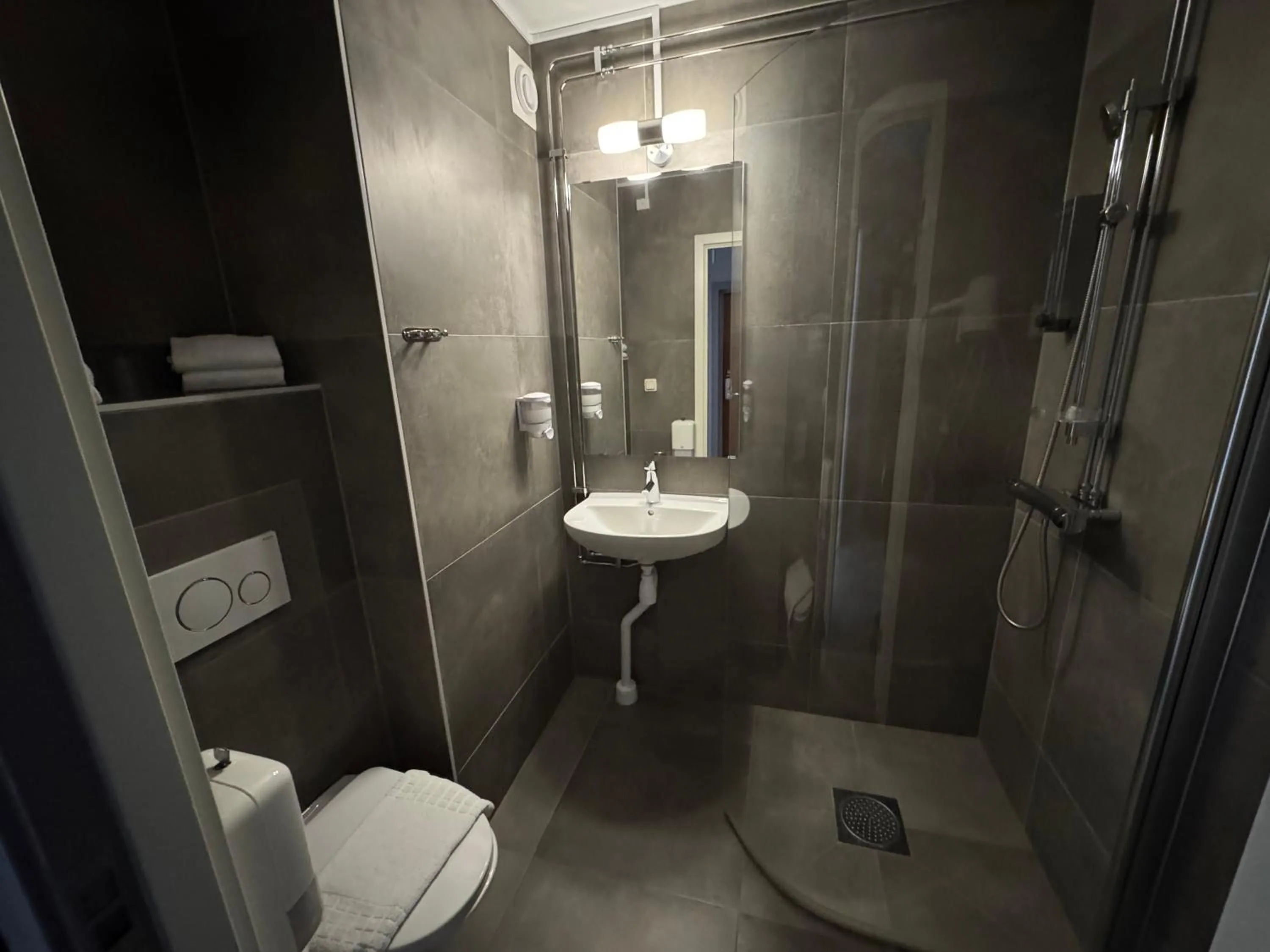 Bathroom in City Central Hotel Örebro by First Hotels