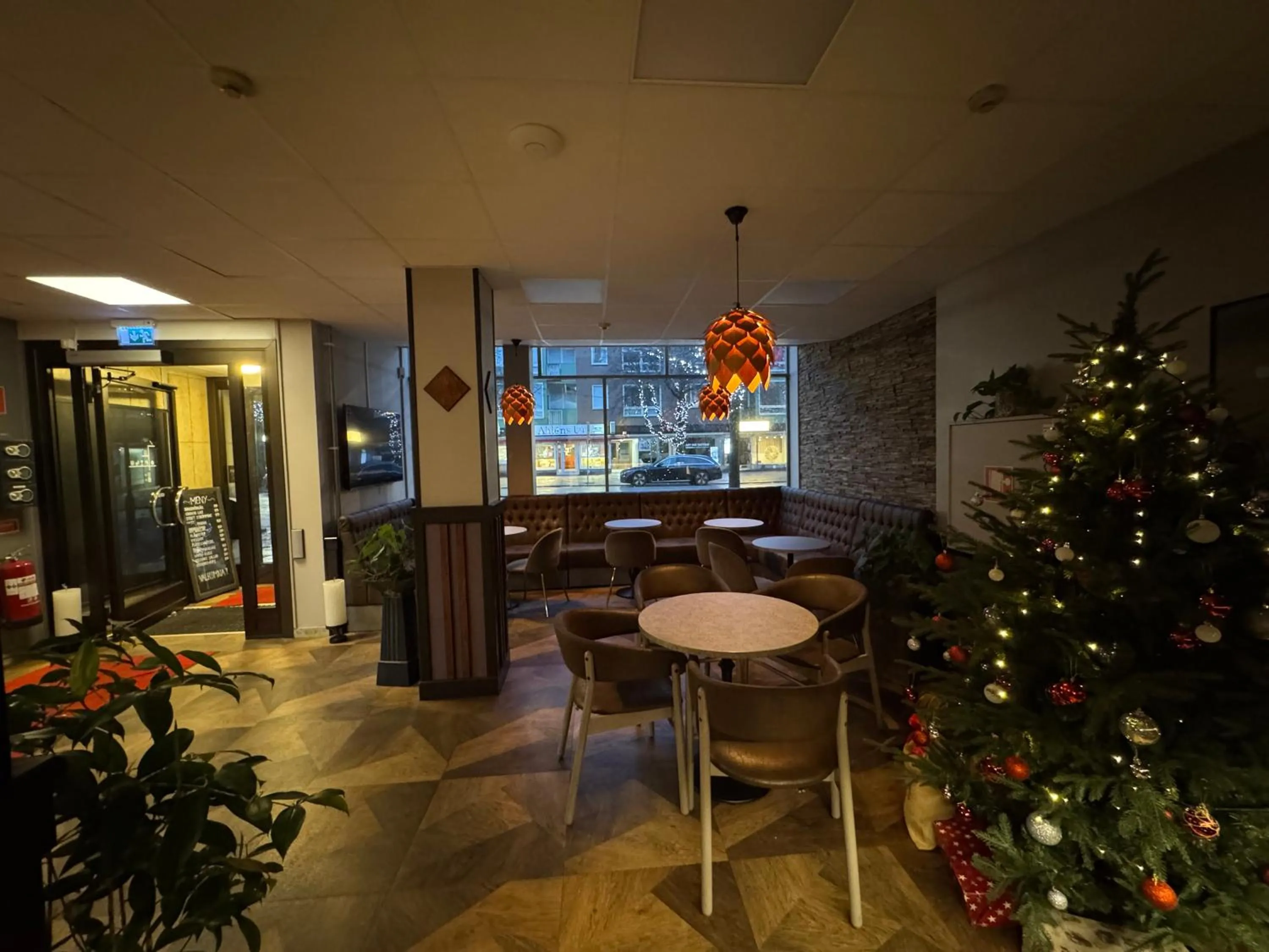 Lounge or bar in City Central Hotel Örebro by First Hotels