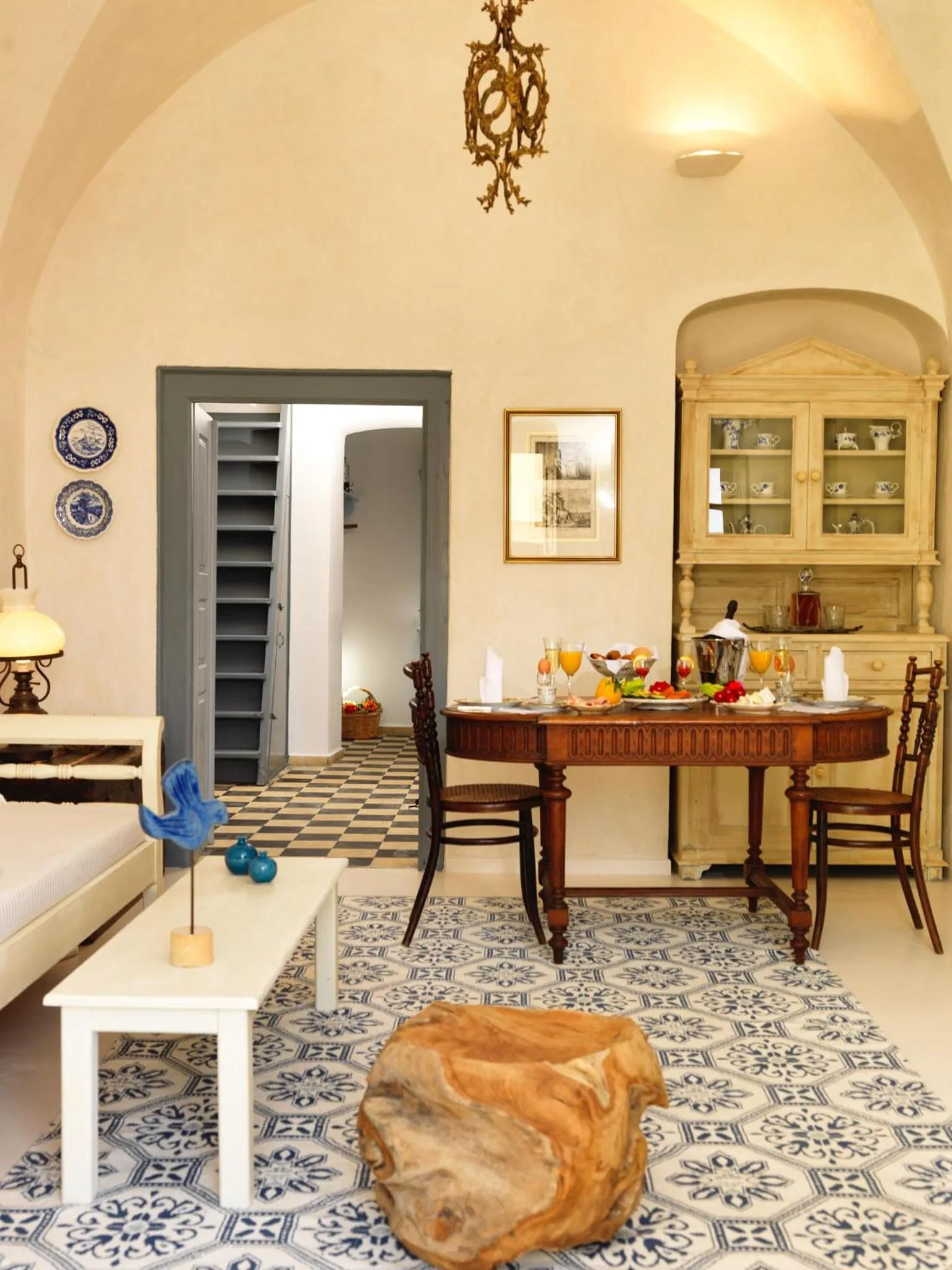 Living room in OIA UNIQUE HOMES by K&K