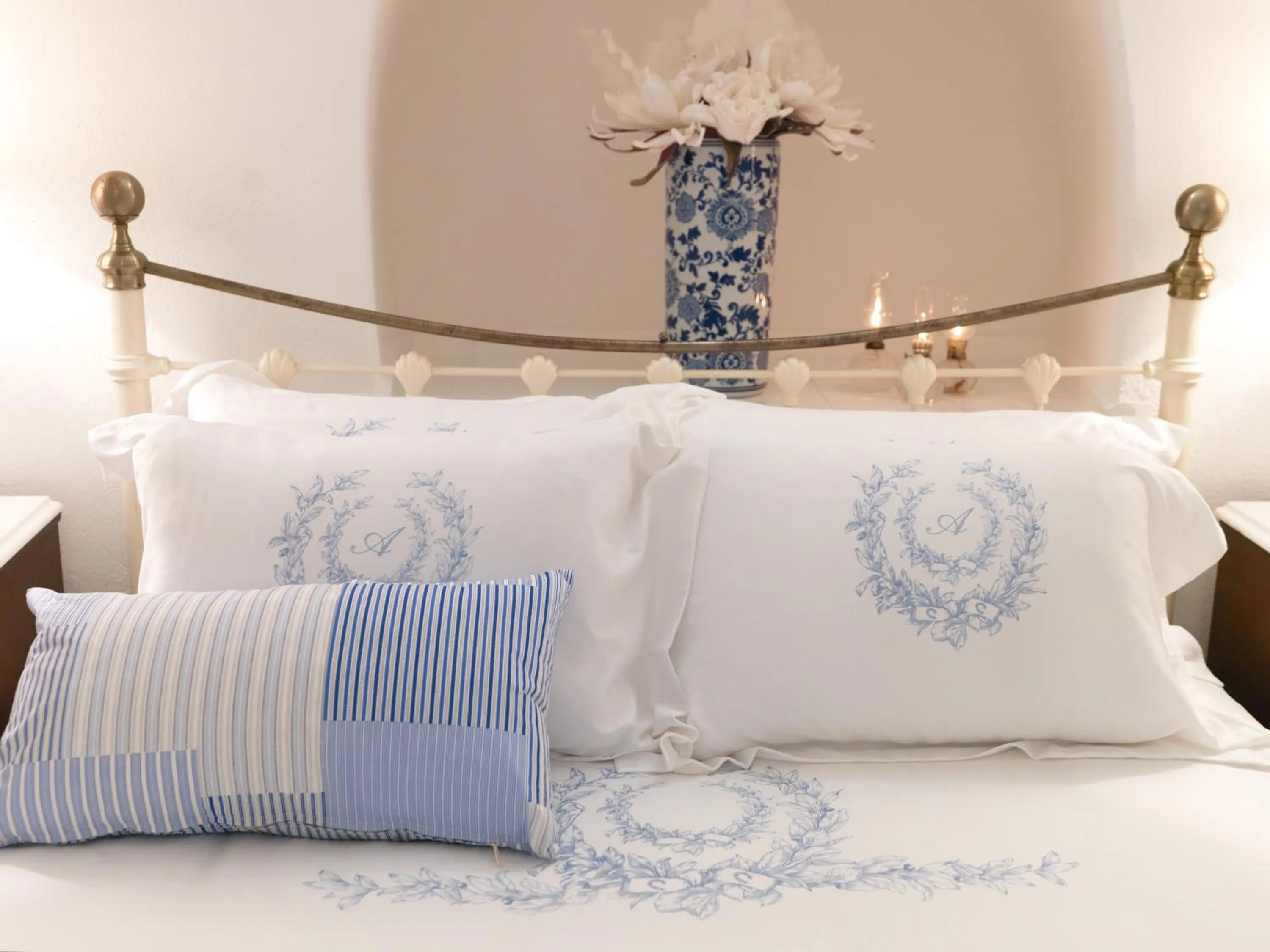 Bedroom, Bed in OIA UNIQUE HOMES by K&K