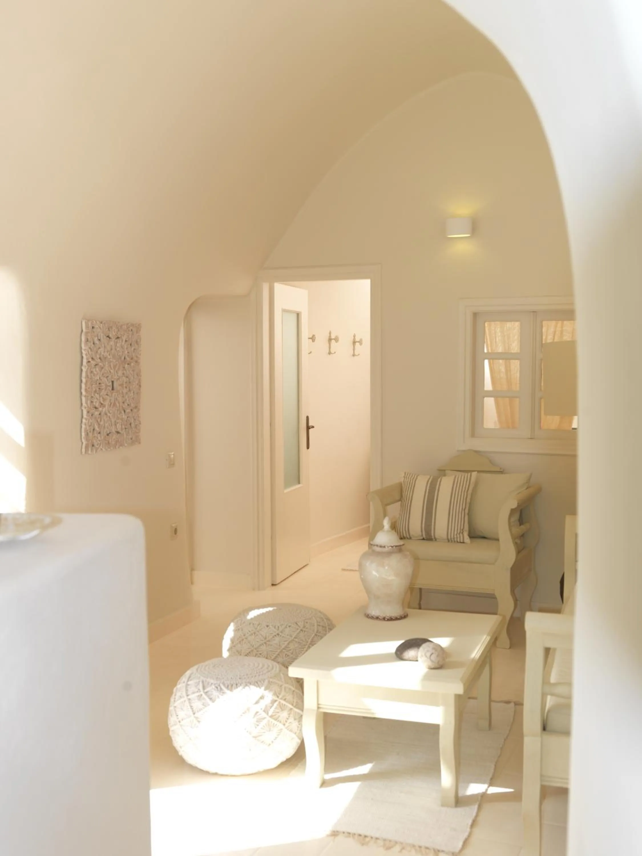 Living room in OIA UNIQUE HOMES by K&K