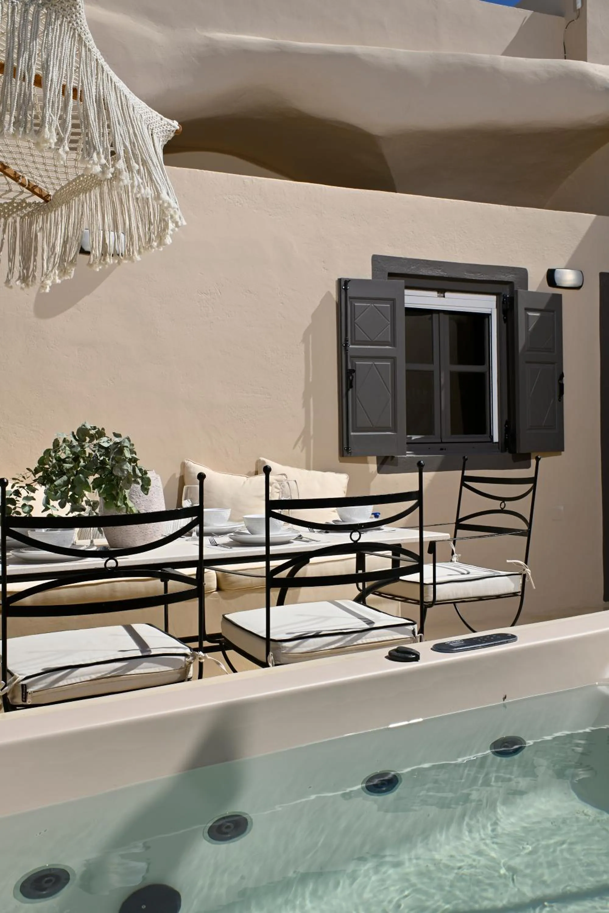 Hot Tub in OIA UNIQUE HOMES by K&K