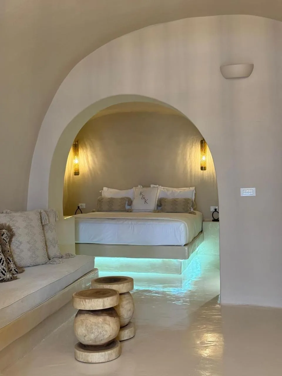 Bed in OIA UNIQUE HOMES by K&K