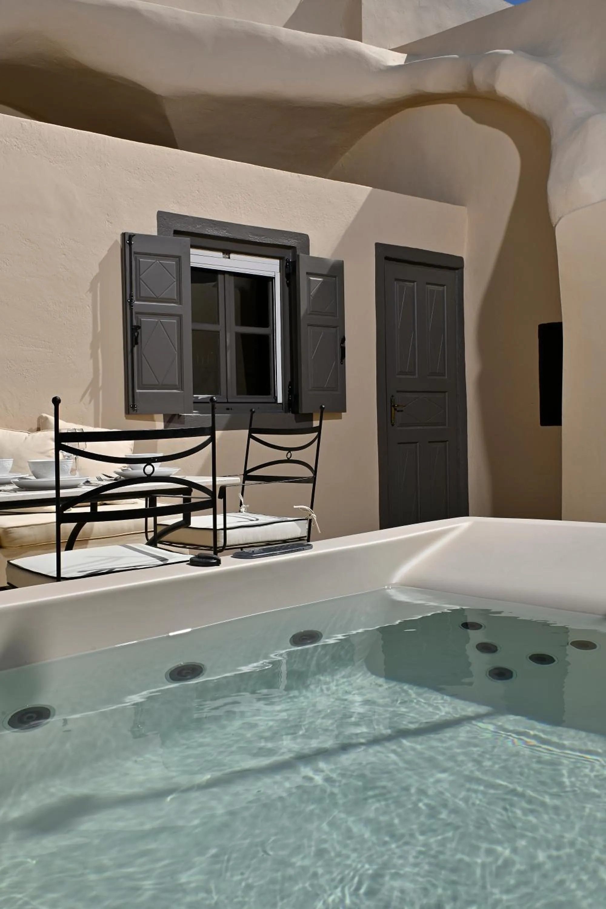 Hot Tub in OIA UNIQUE HOMES by K&K