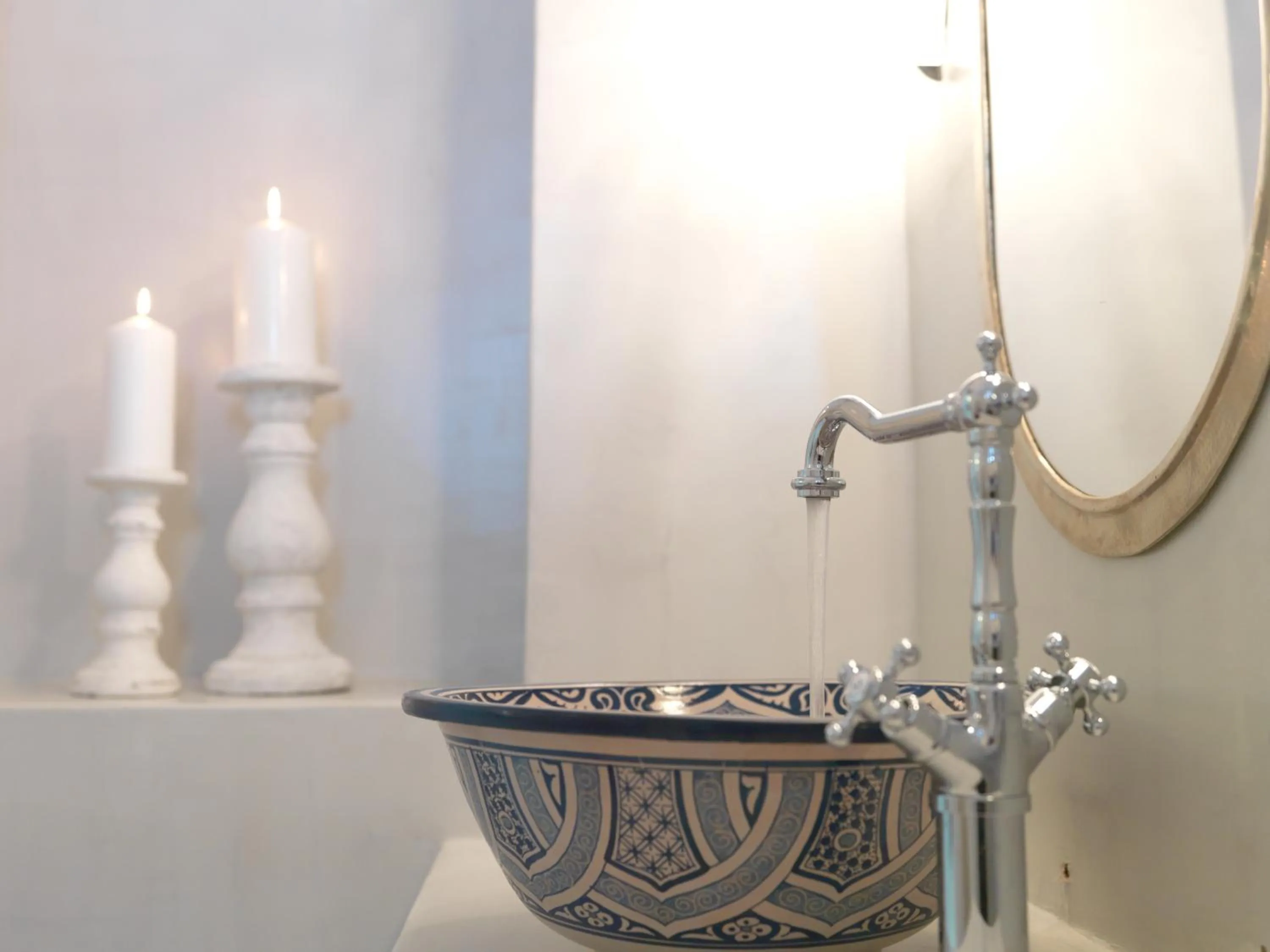 Bathroom in OIA UNIQUE HOMES by K&K