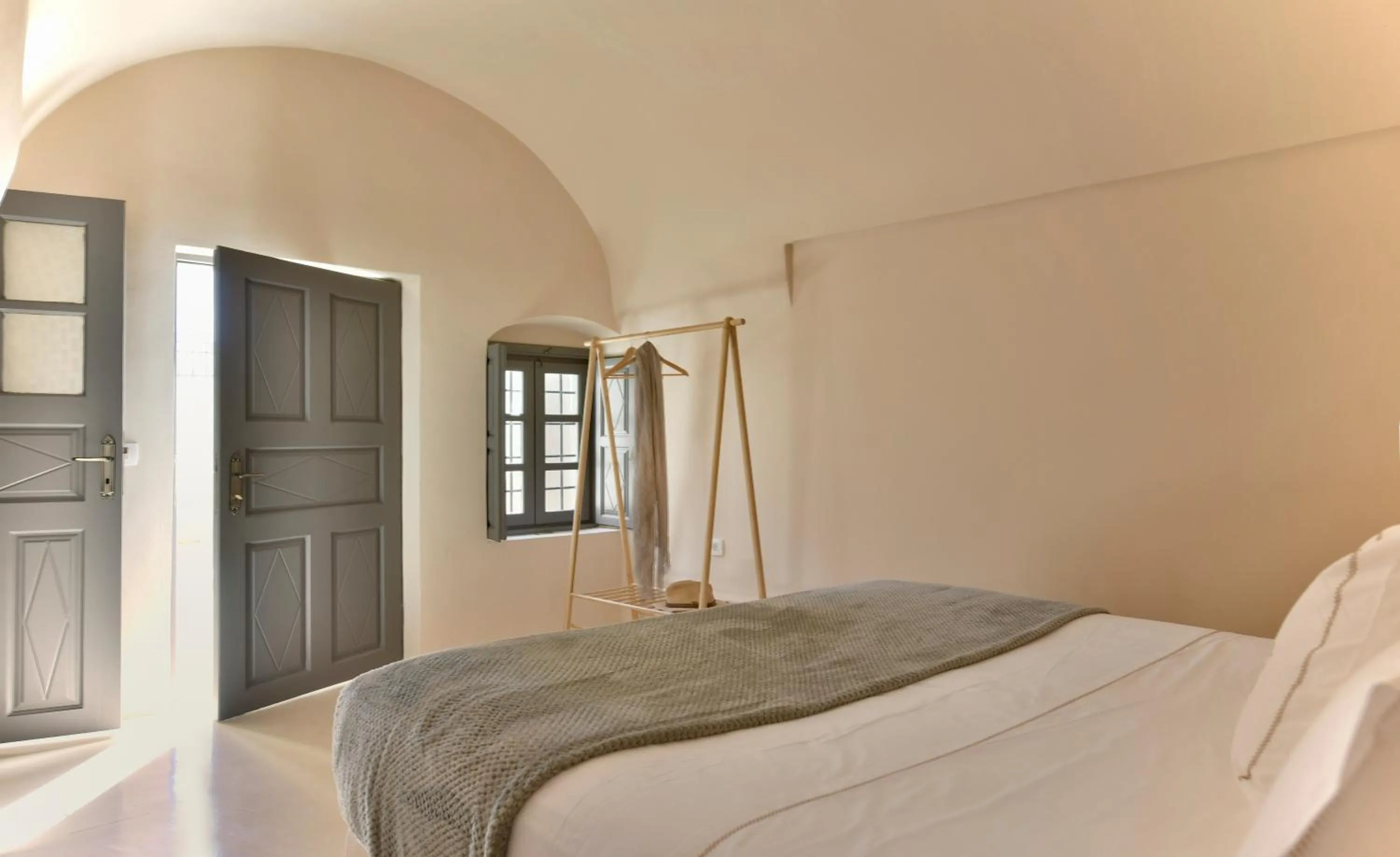 Bedroom, Bed in OIA UNIQUE HOMES by K&K