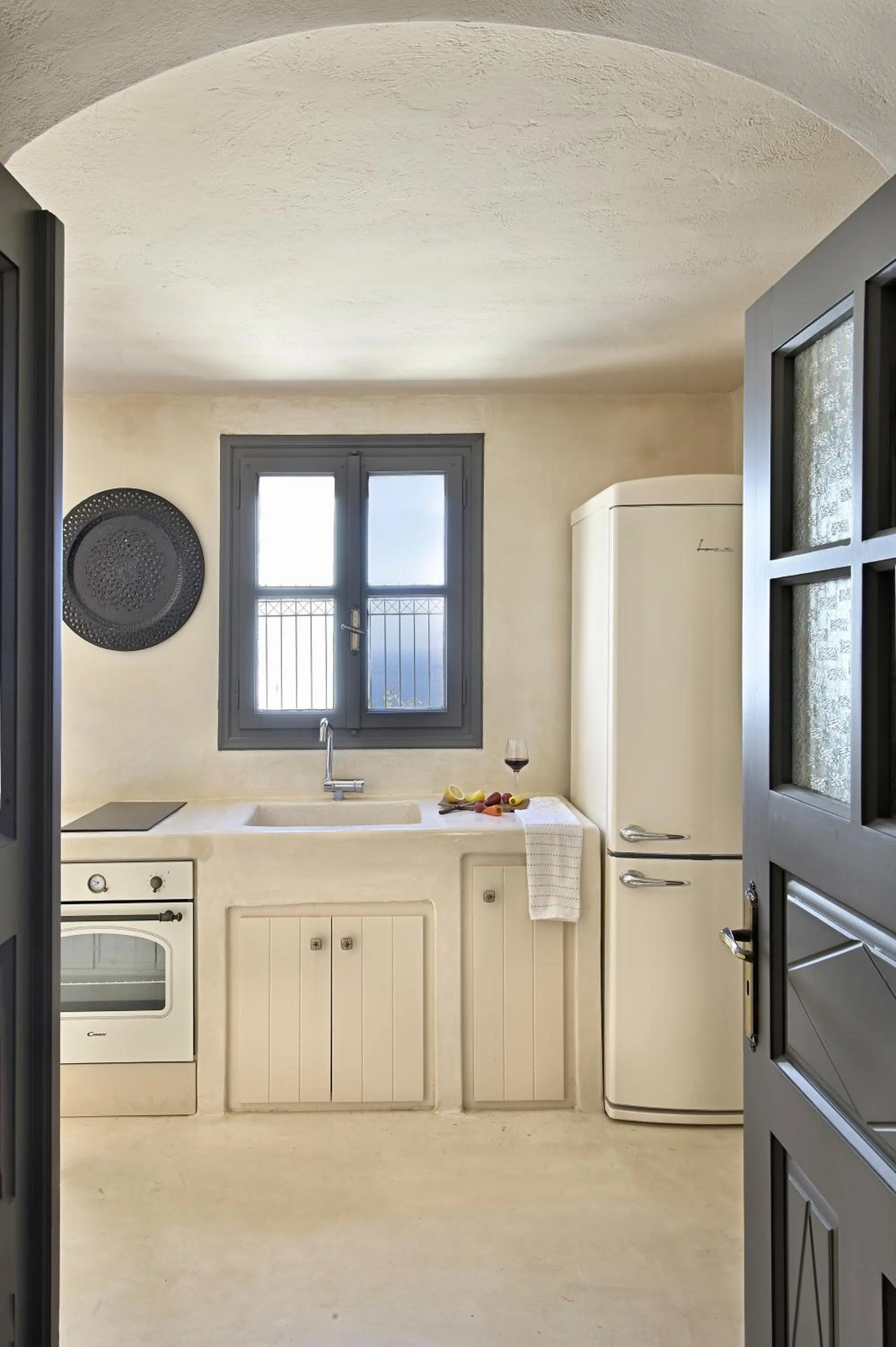 kitchen in OIA UNIQUE HOMES by K&K