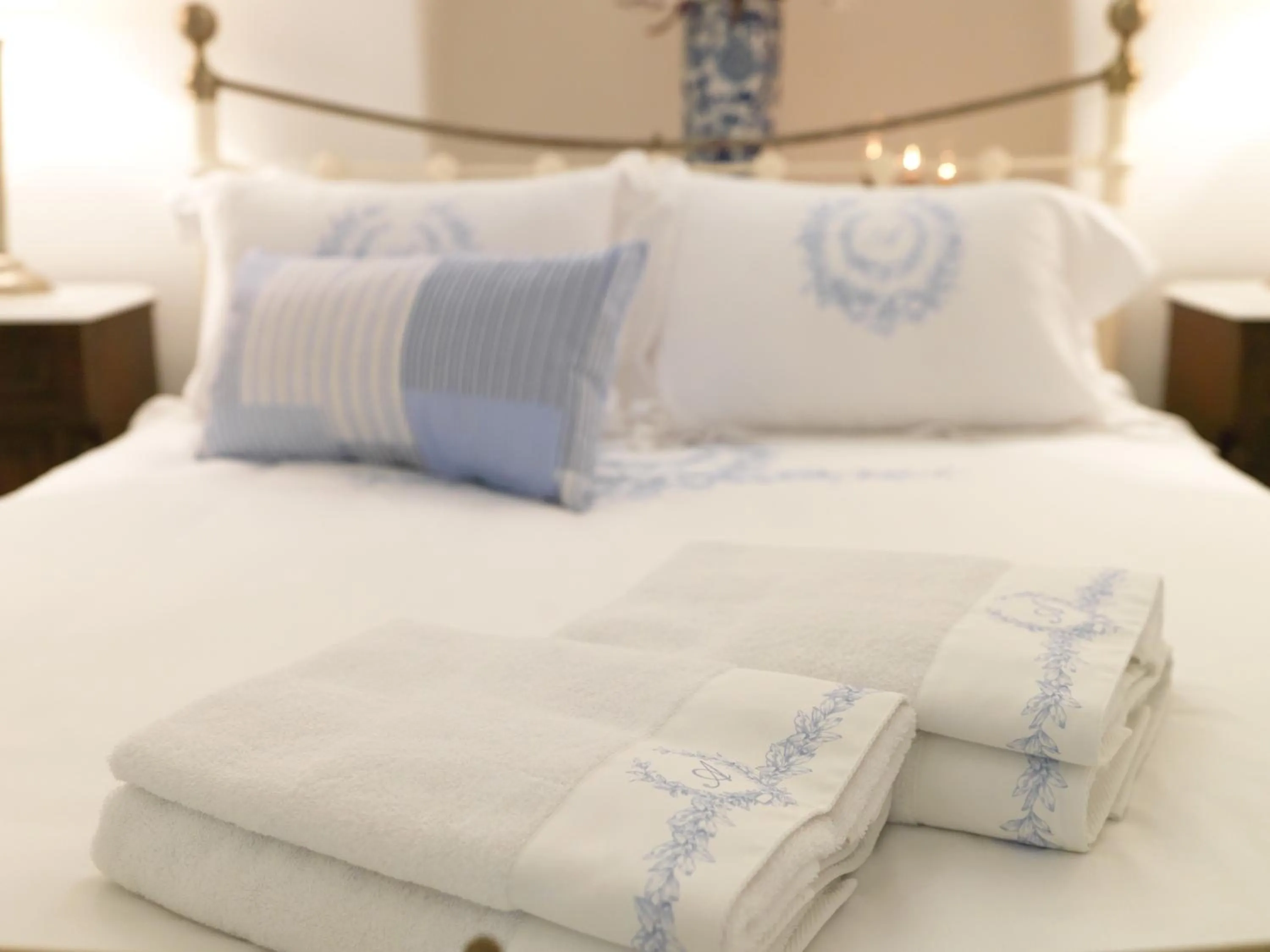 Bedroom, Bed in OIA UNIQUE HOMES by K&K