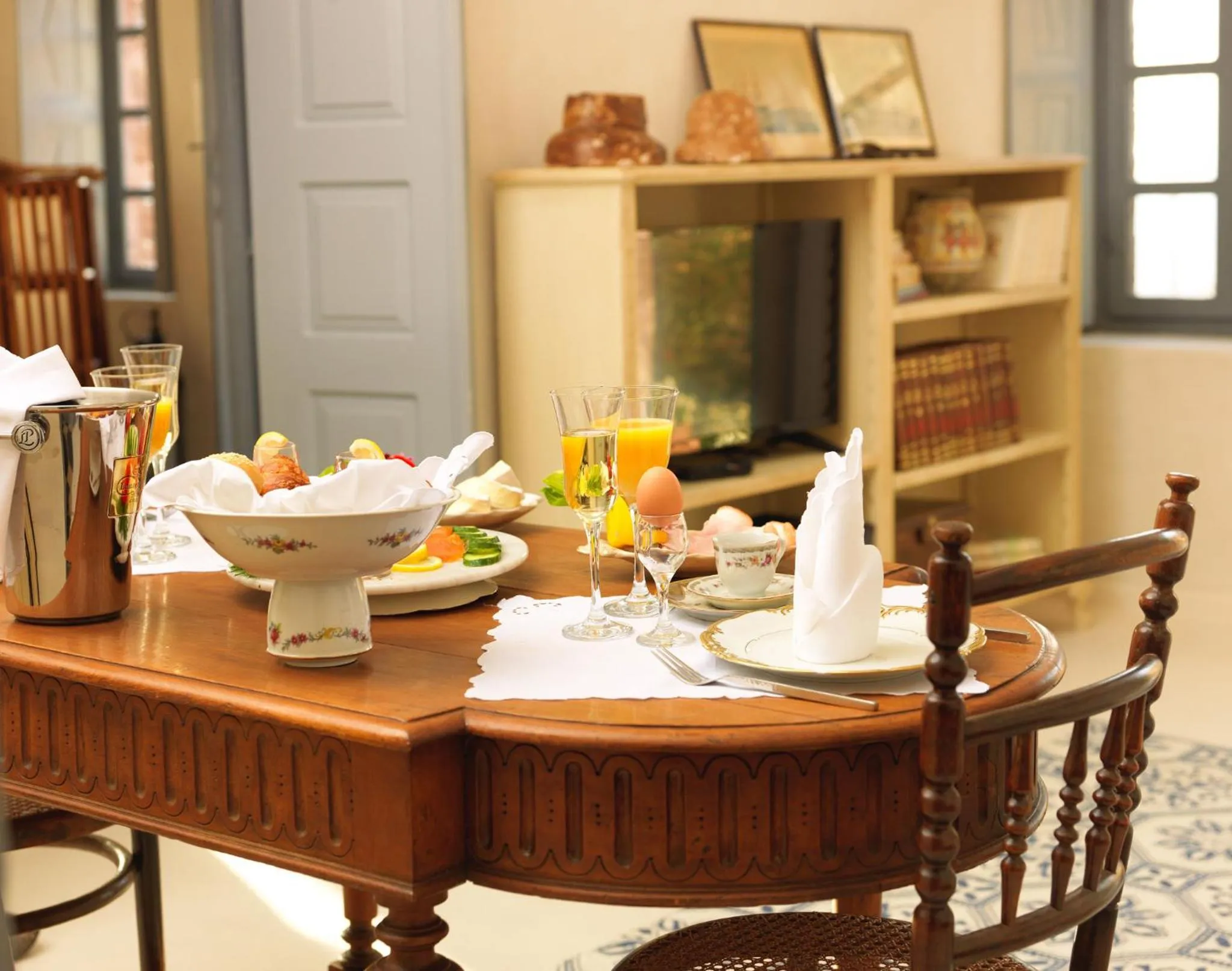 Breakfast in OIA UNIQUE HOMES by K&K