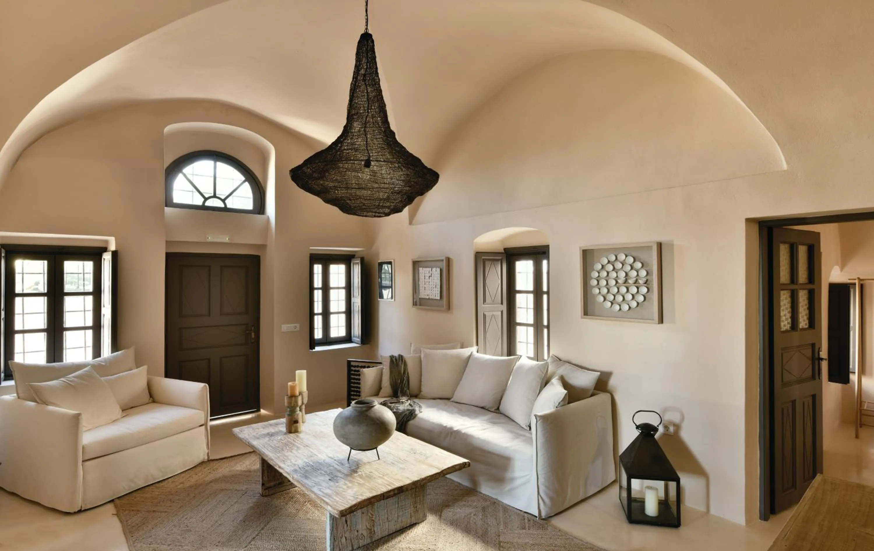 Living room in OIA UNIQUE HOMES by K&K