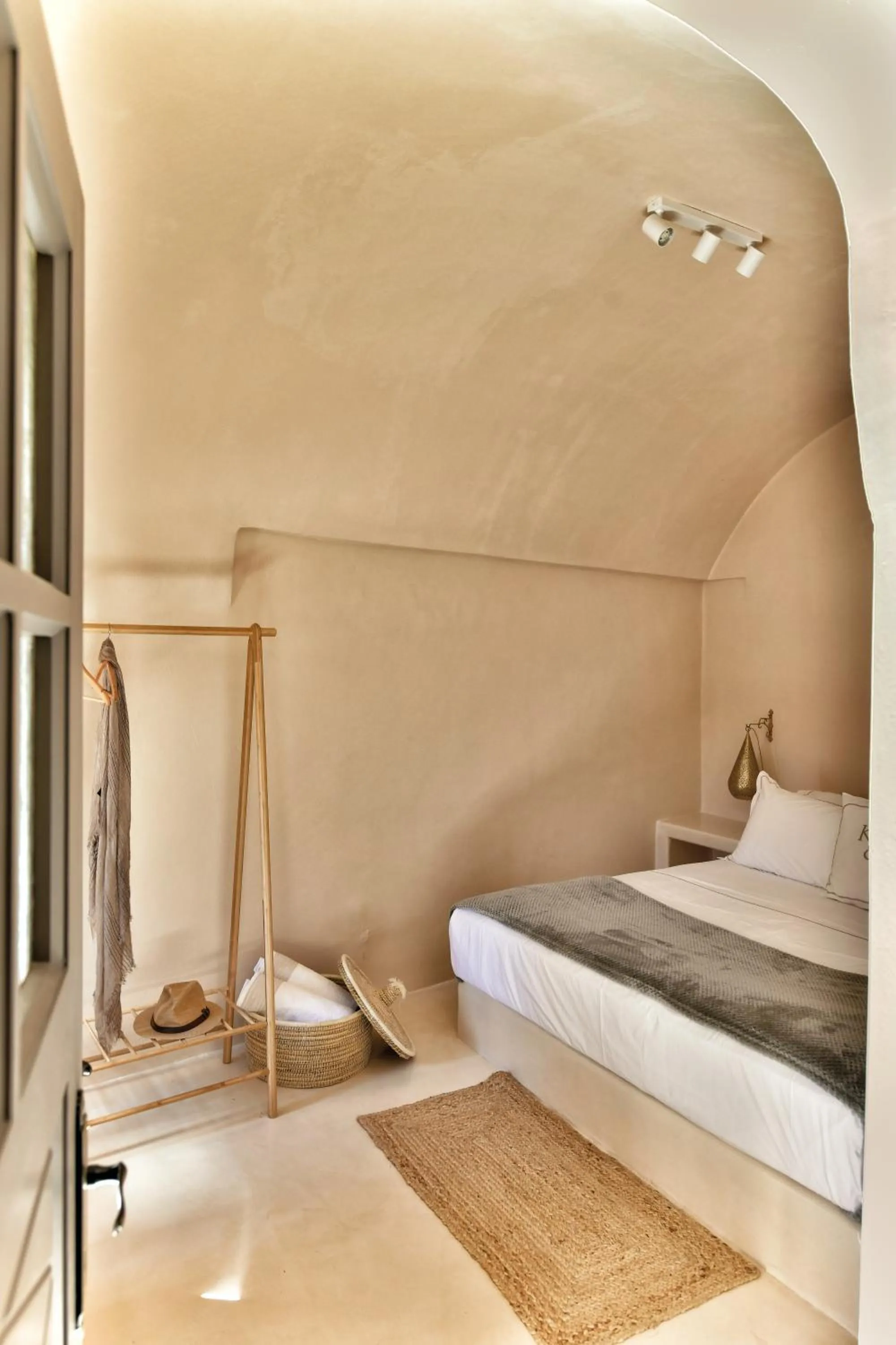 Bedroom, Bed in OIA UNIQUE HOMES by K&K