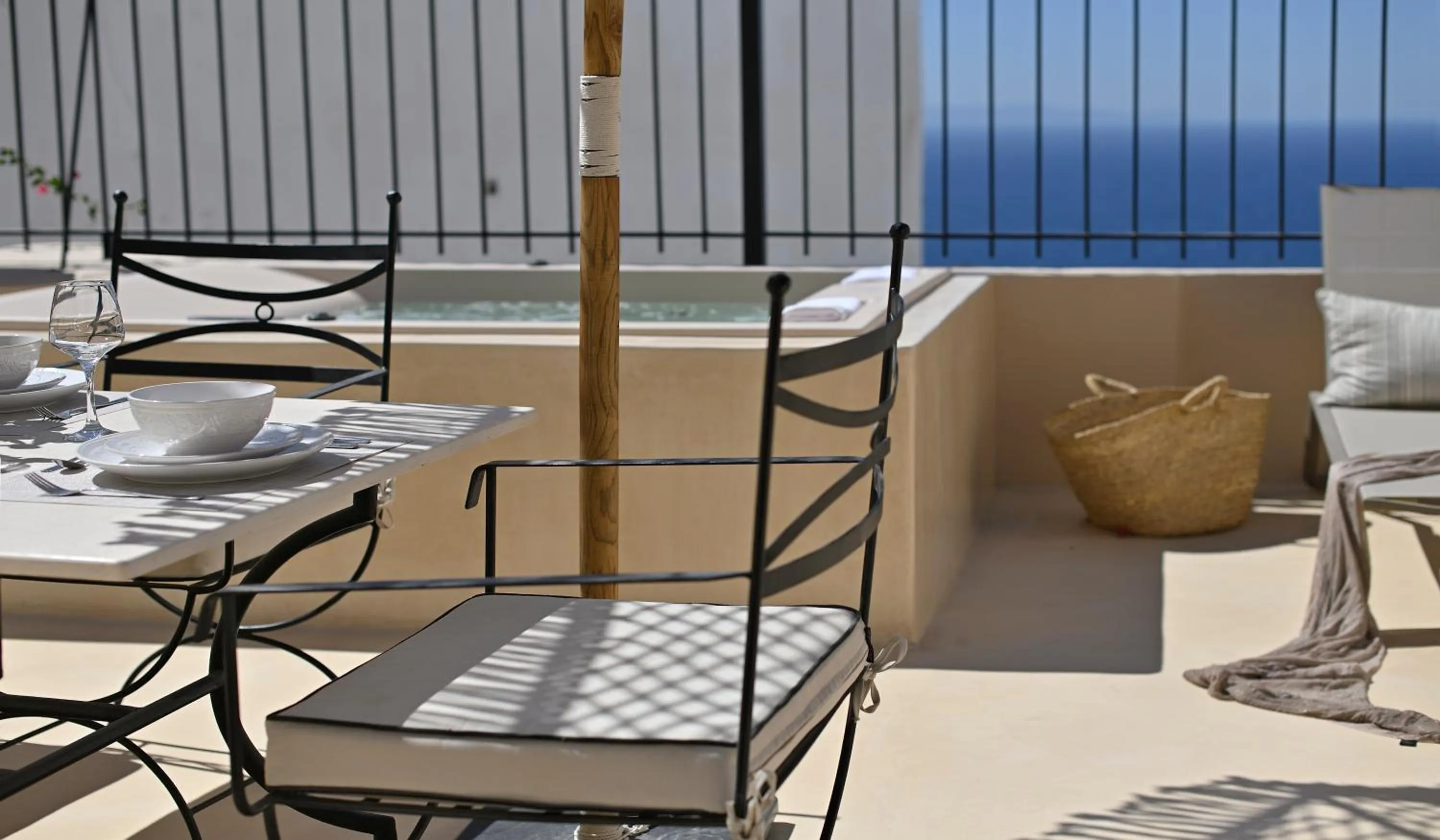 Balcony/Terrace in OIA UNIQUE HOMES by K&K