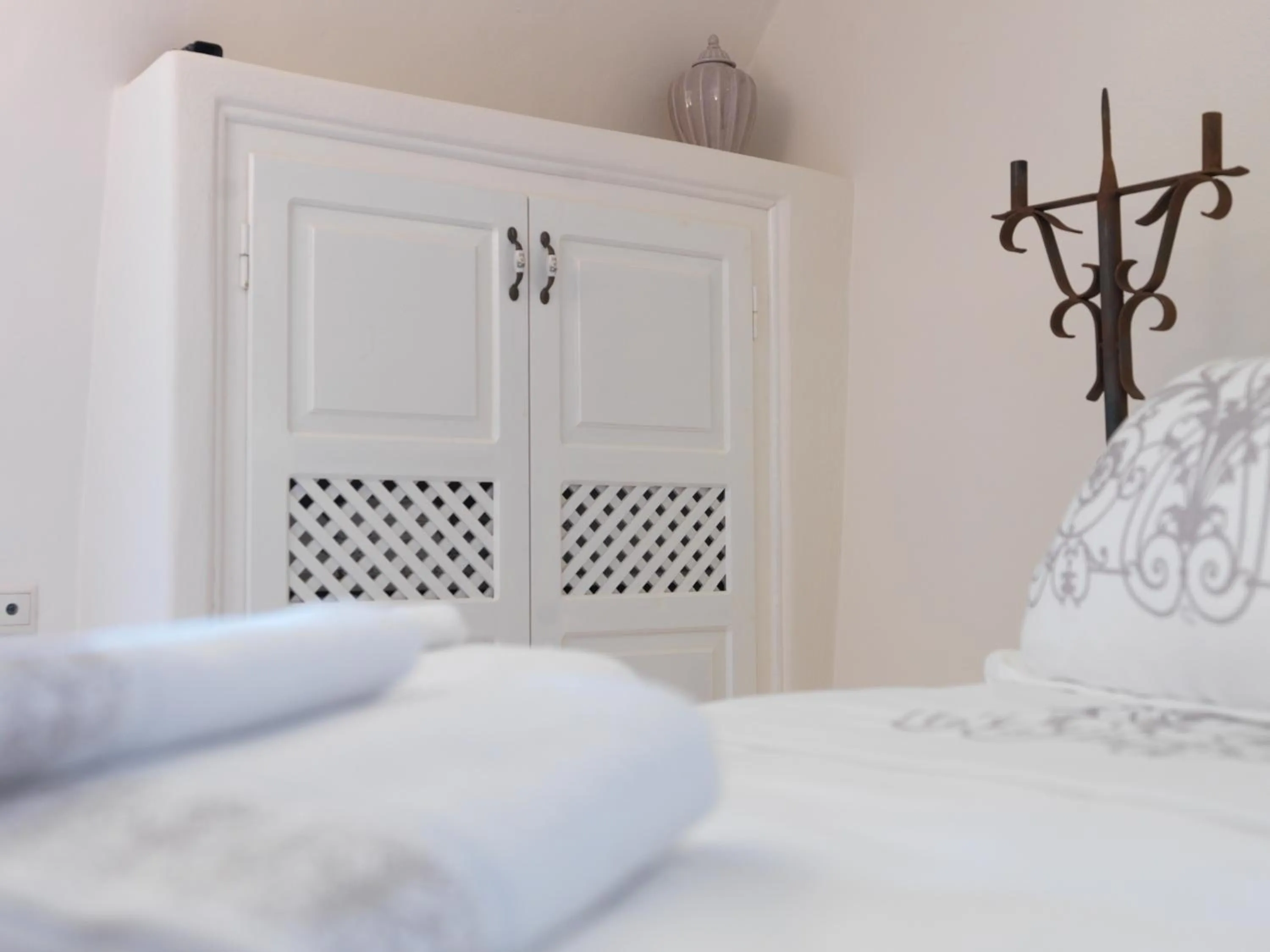 Bedroom, Bed in OIA UNIQUE HOMES by K&K