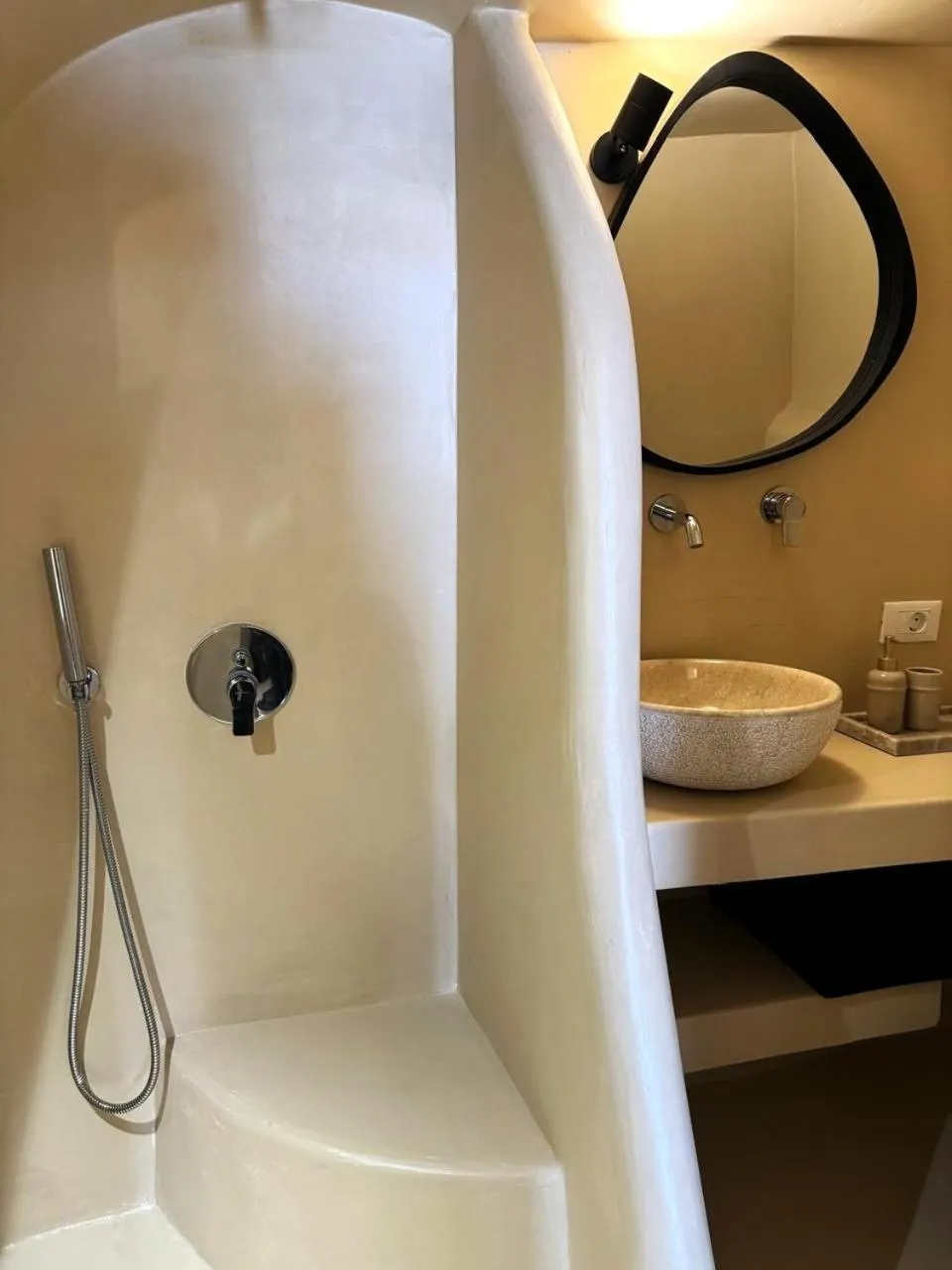 OIA UNIQUE HOMES by K&K