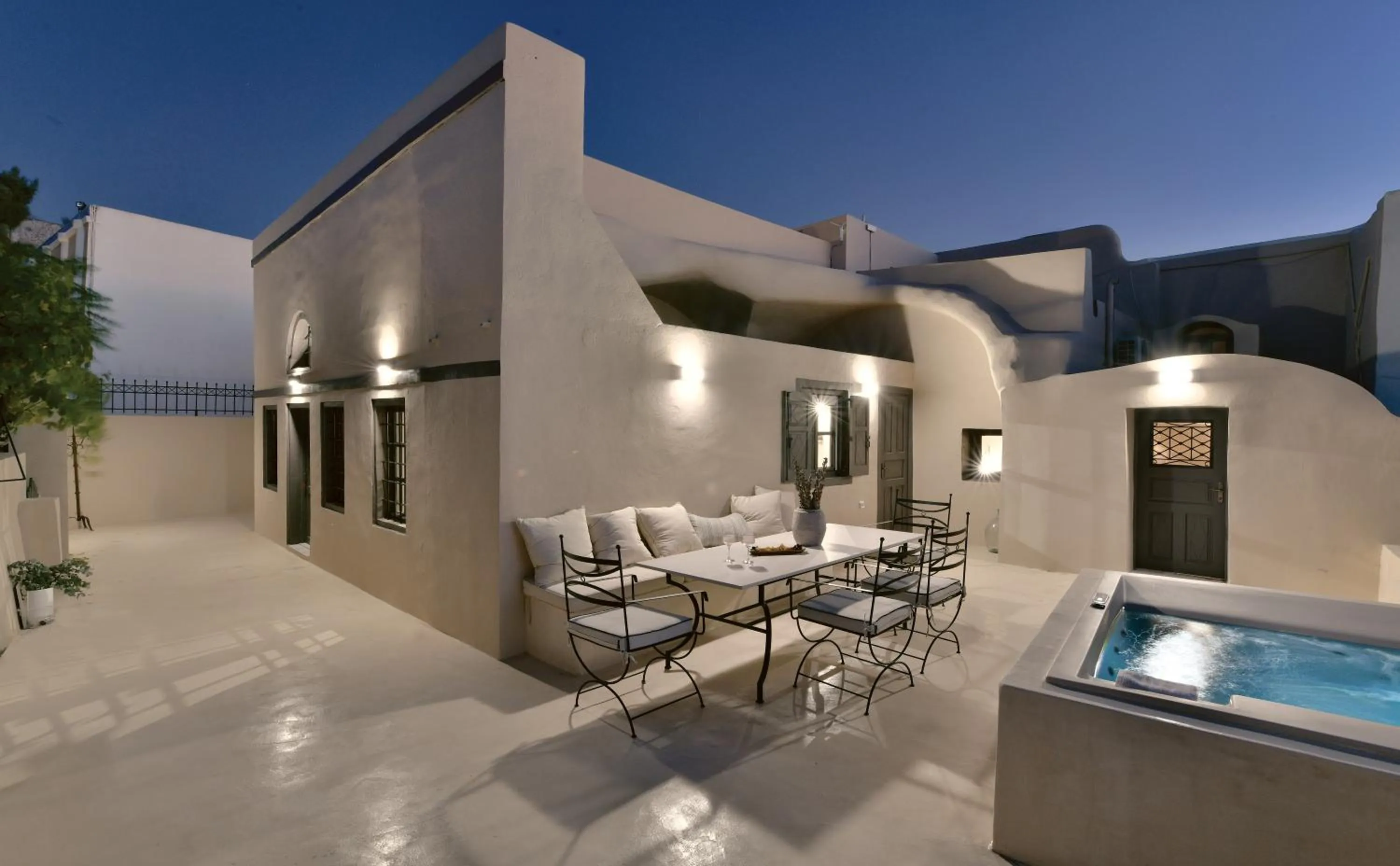 Balcony/Terrace in OIA UNIQUE HOMES by K&K