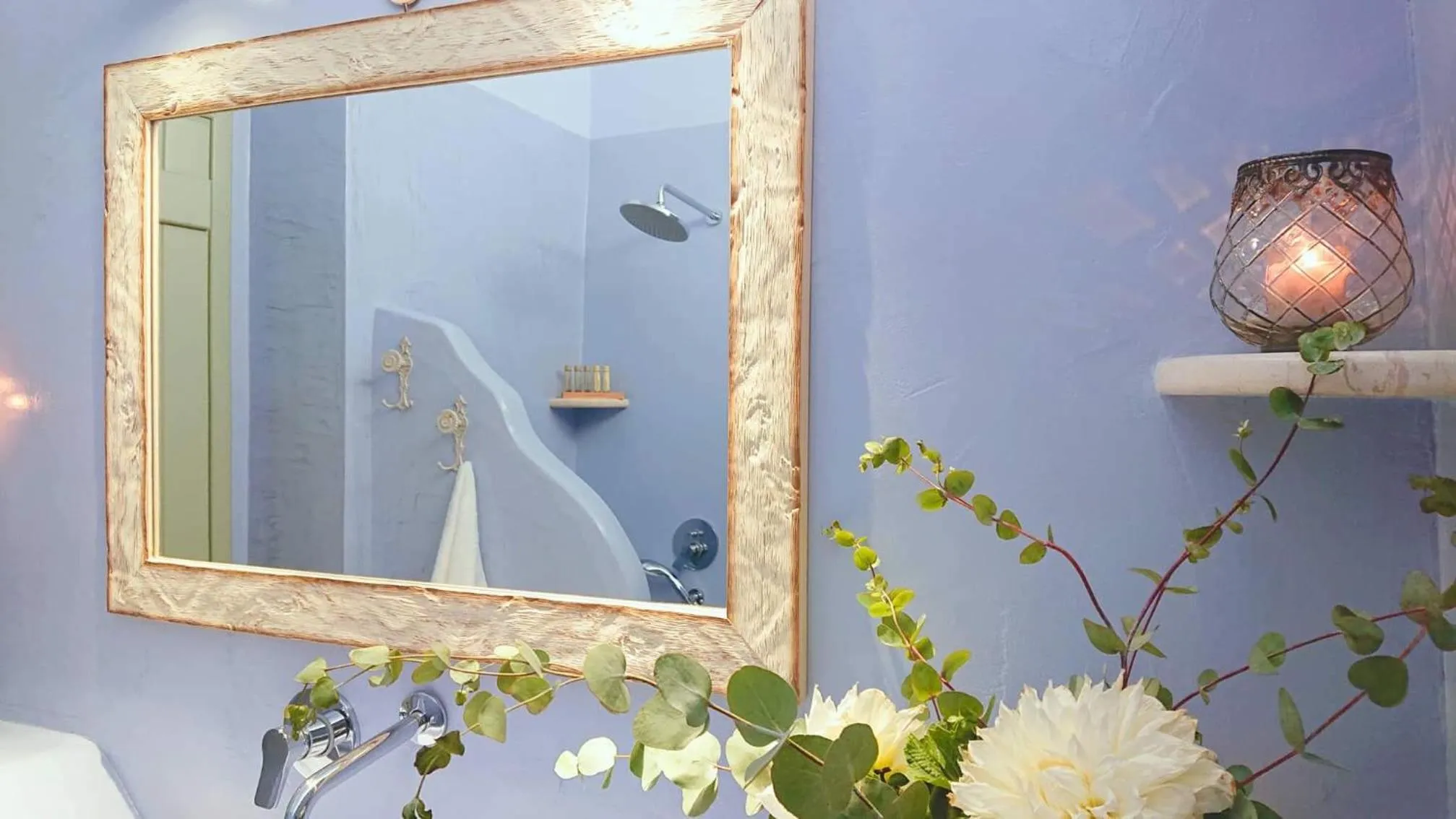 Bathroom in OIA UNIQUE HOMES by K&K