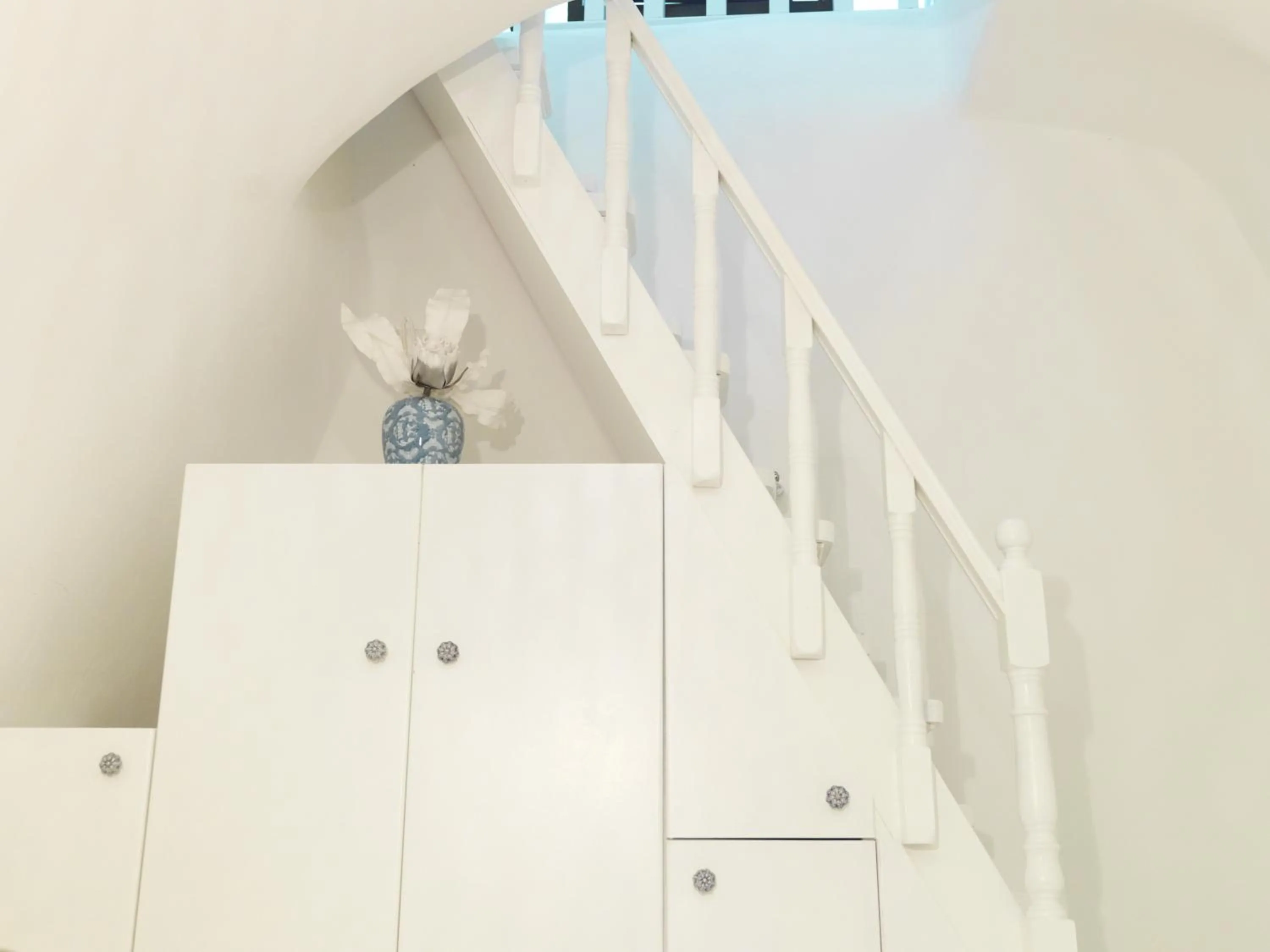 Living room in OIA UNIQUE HOMES by K&K