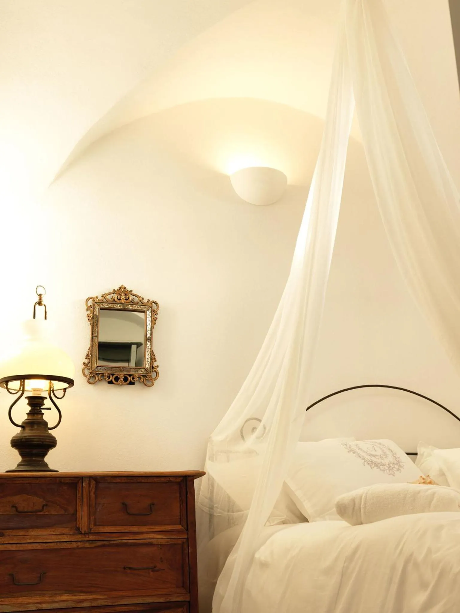 Photo of the whole room, Bed in OIA UNIQUE HOMES by K&K