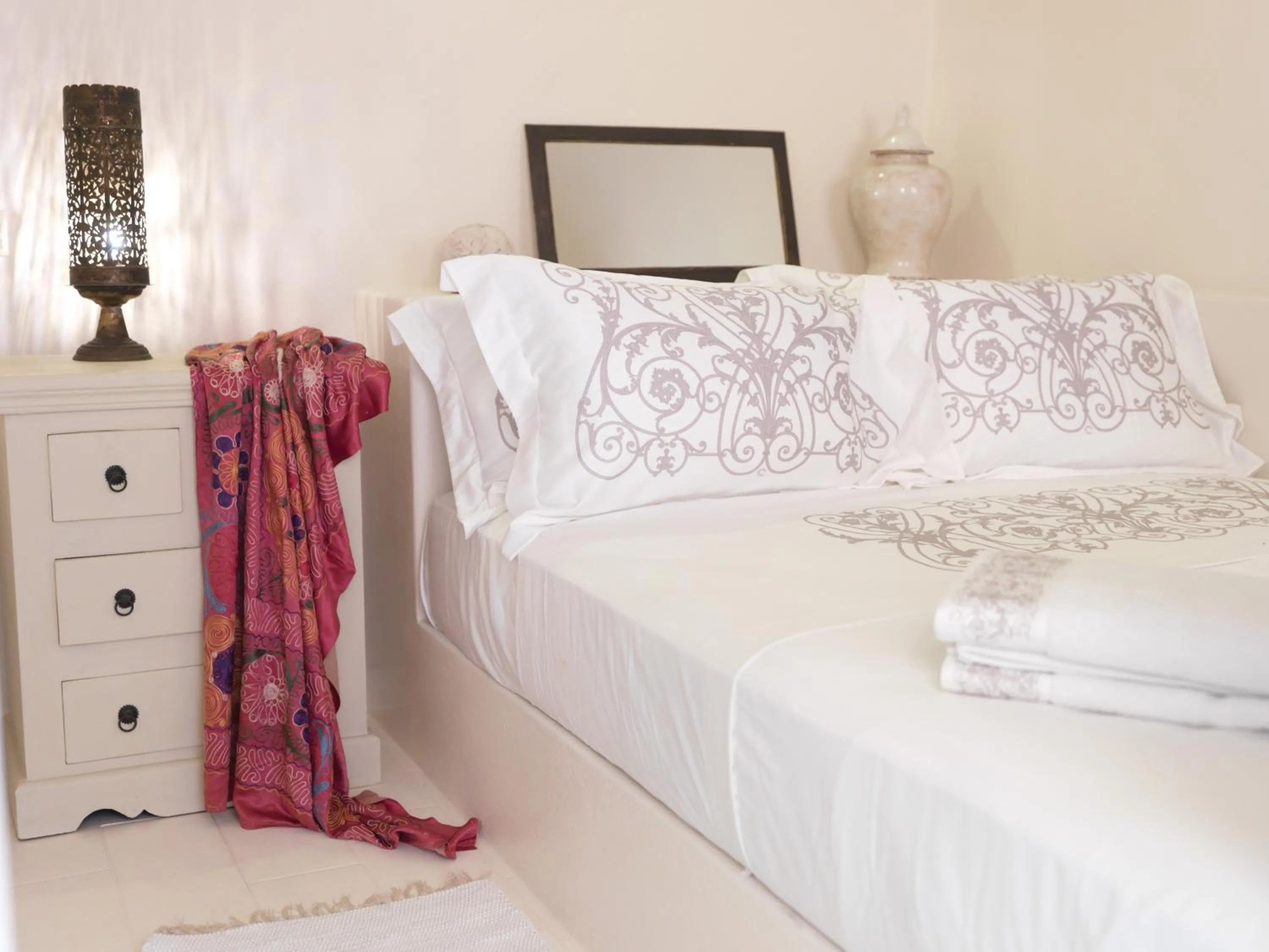 Bedroom, Bed in OIA UNIQUE HOMES by K&K