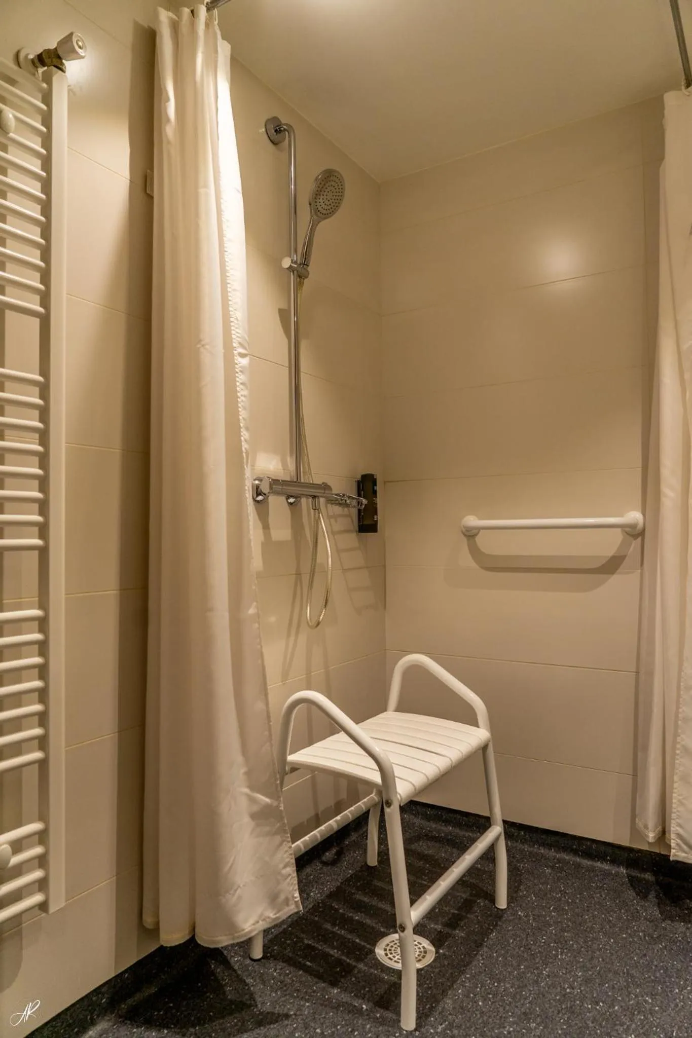 Shower in Hotel Le Faranchin