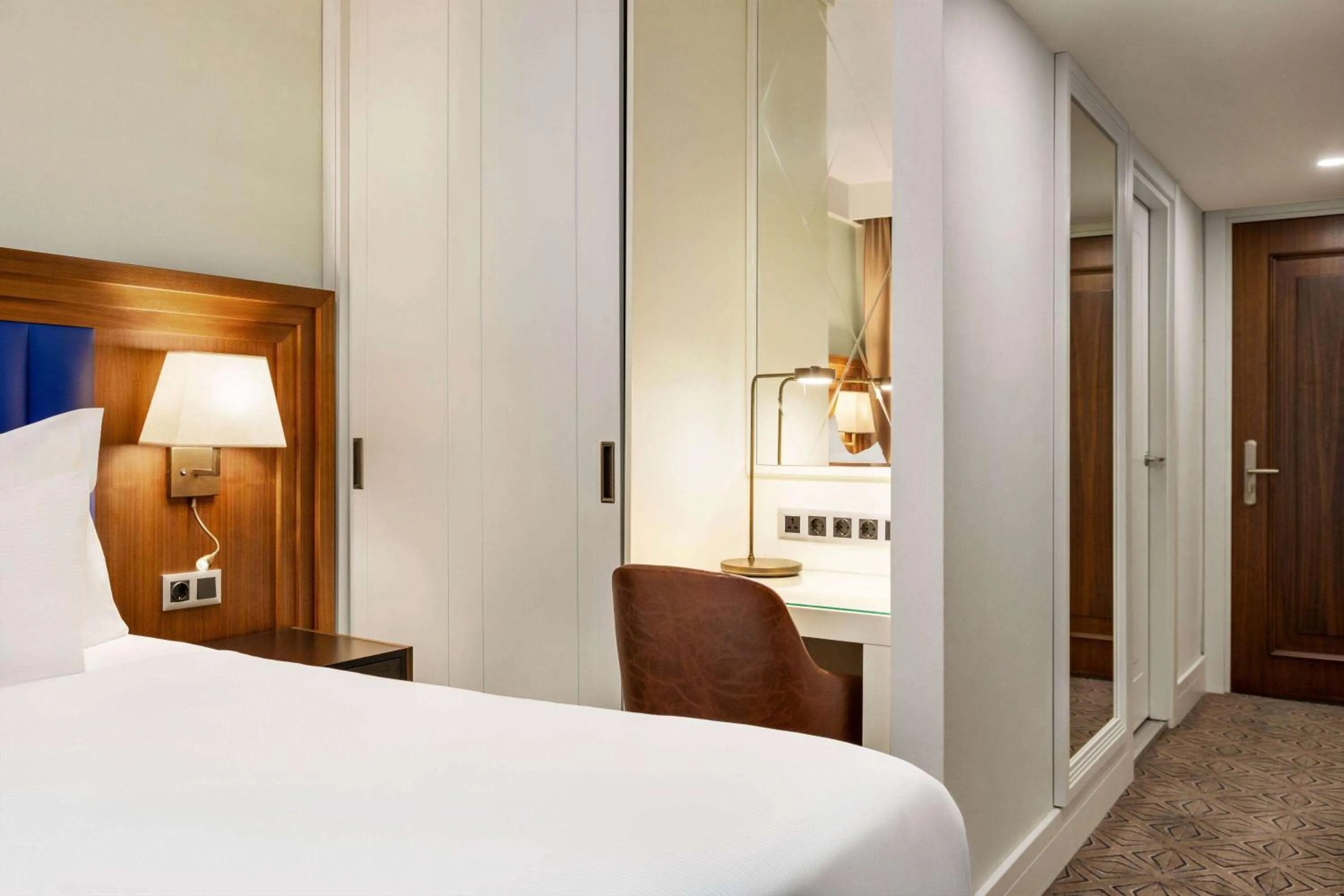 Photo of the whole room, Bed in Ramada Plaza Sultanahmet