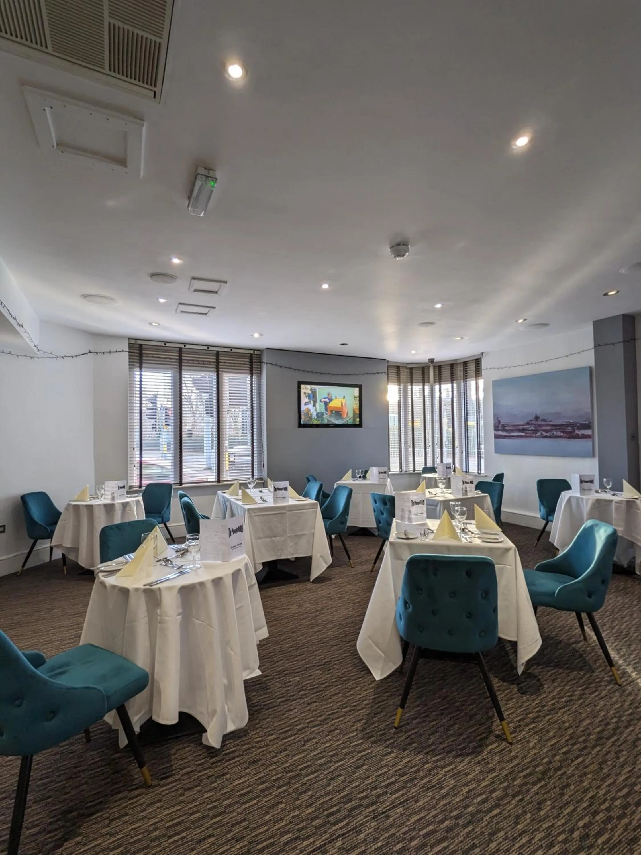 Restaurant/places to eat in Plough Hotel