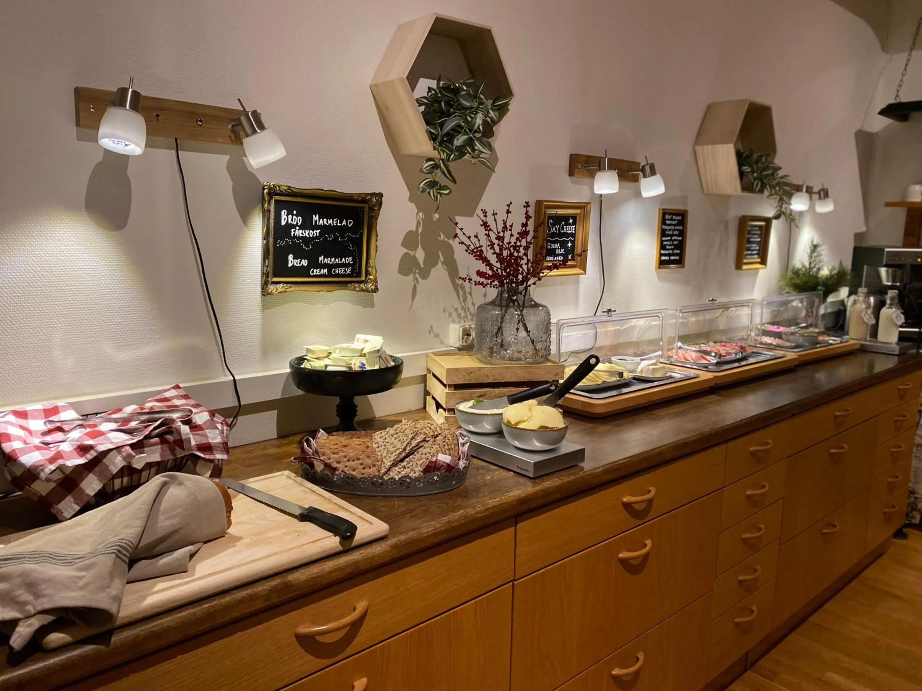 Buffet breakfast in Hotel Park Allé