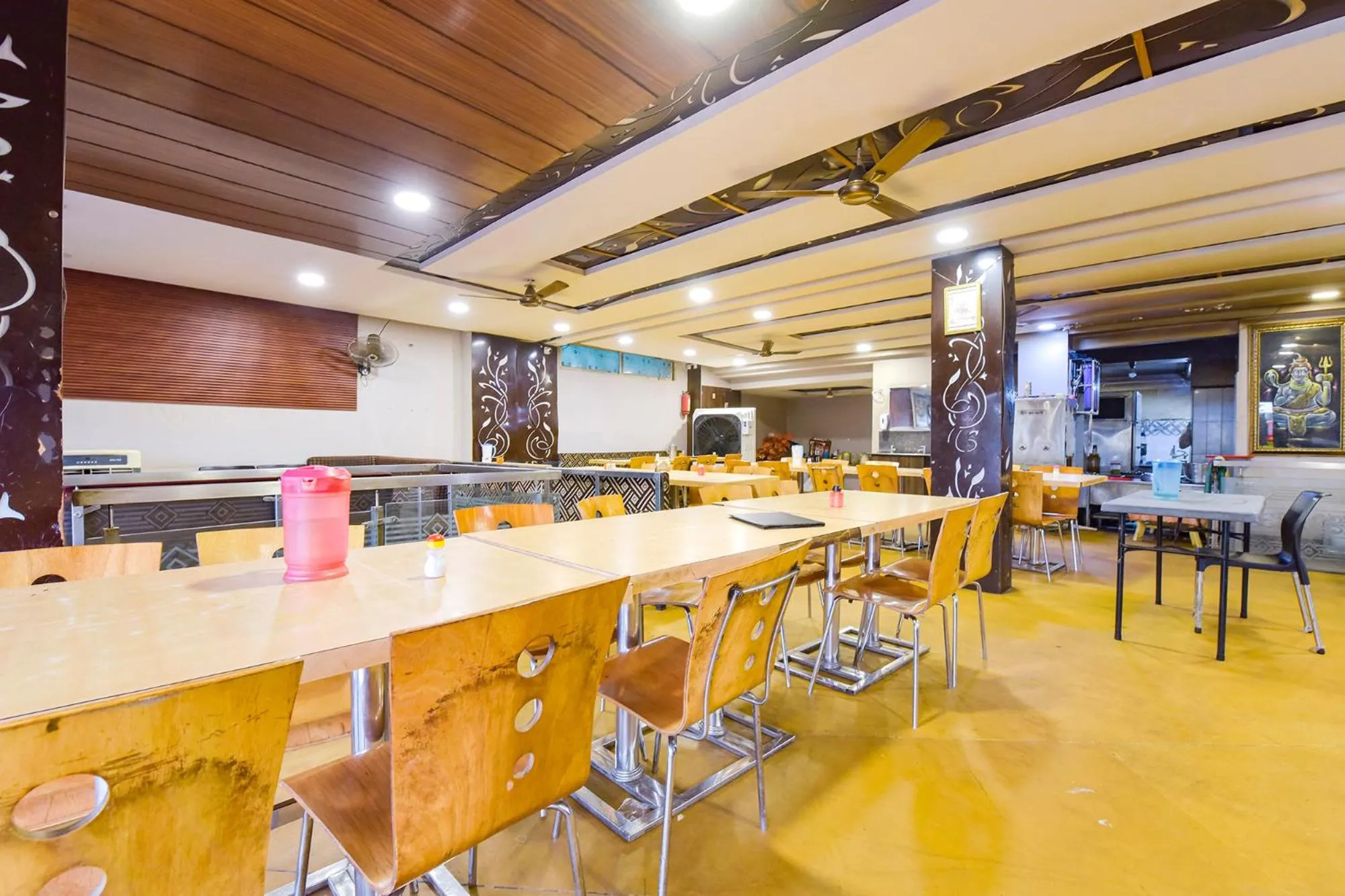 Restaurant/places to eat in FabHotel Raghumani Palace