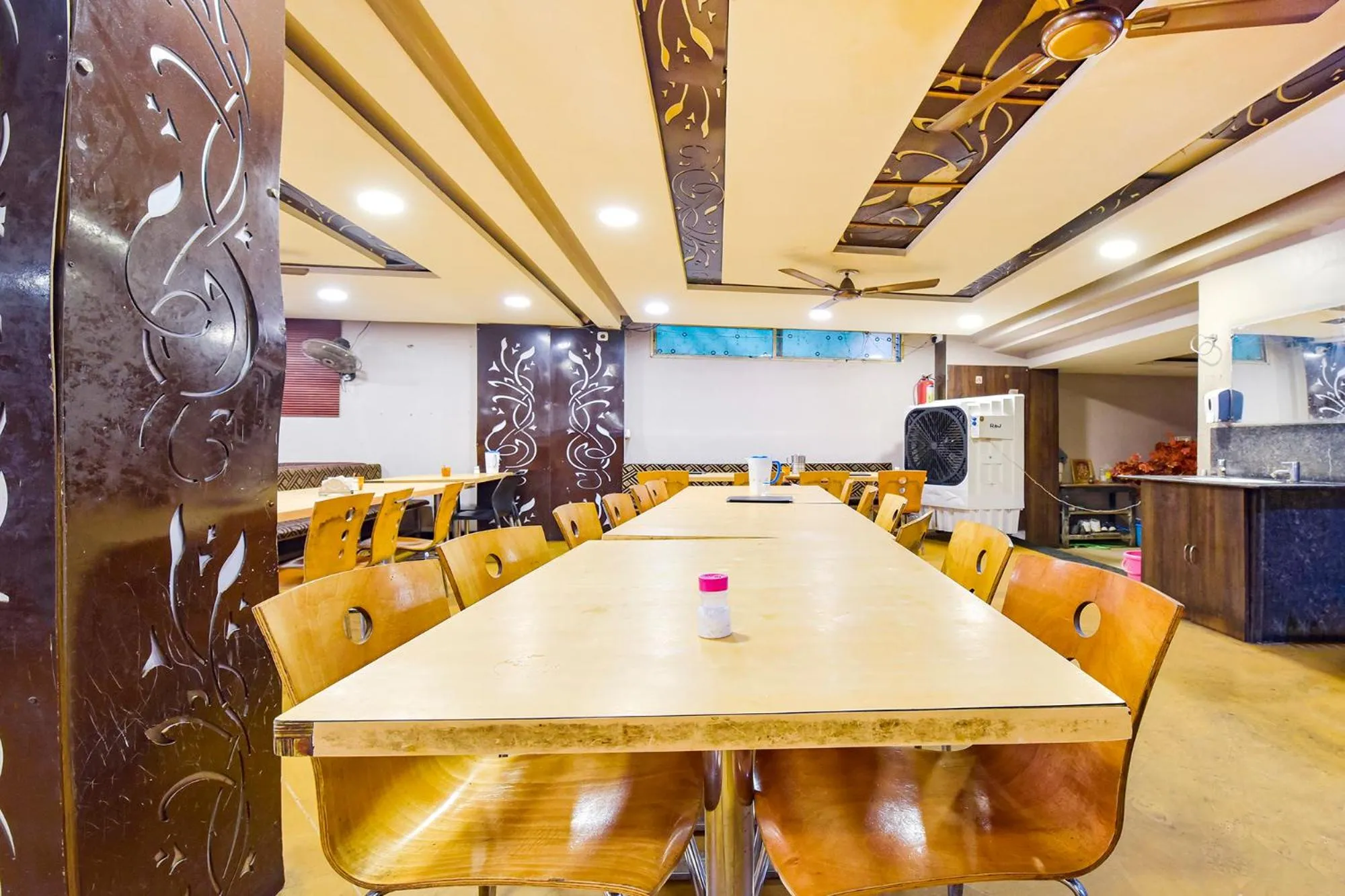 Restaurant/places to eat in FabHotel Raghumani Palace