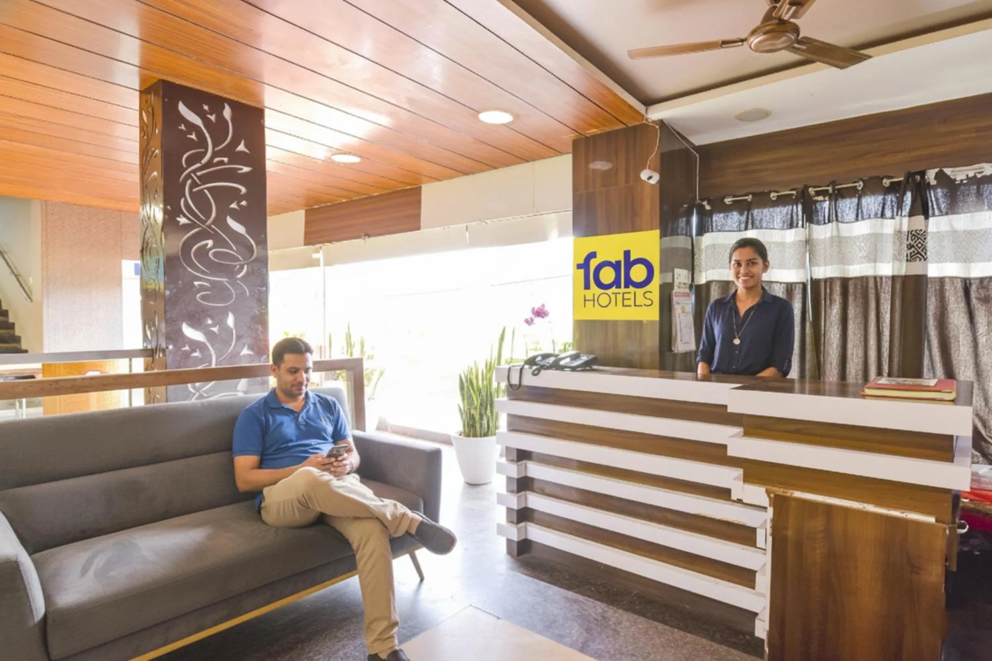 Lobby or reception in FabHotel Raghumani Palace