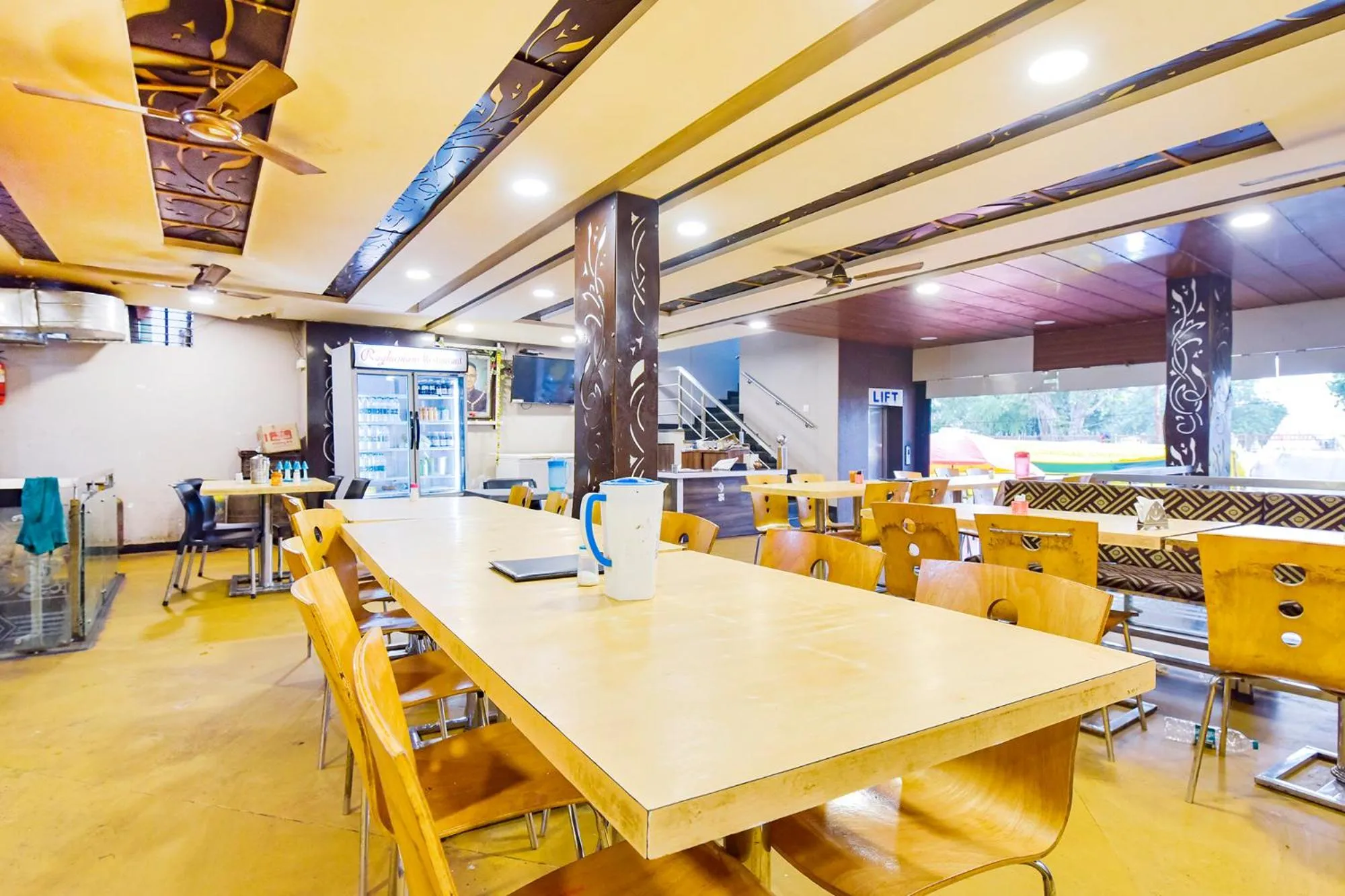 Restaurant/places to eat in FabHotel Raghumani Palace