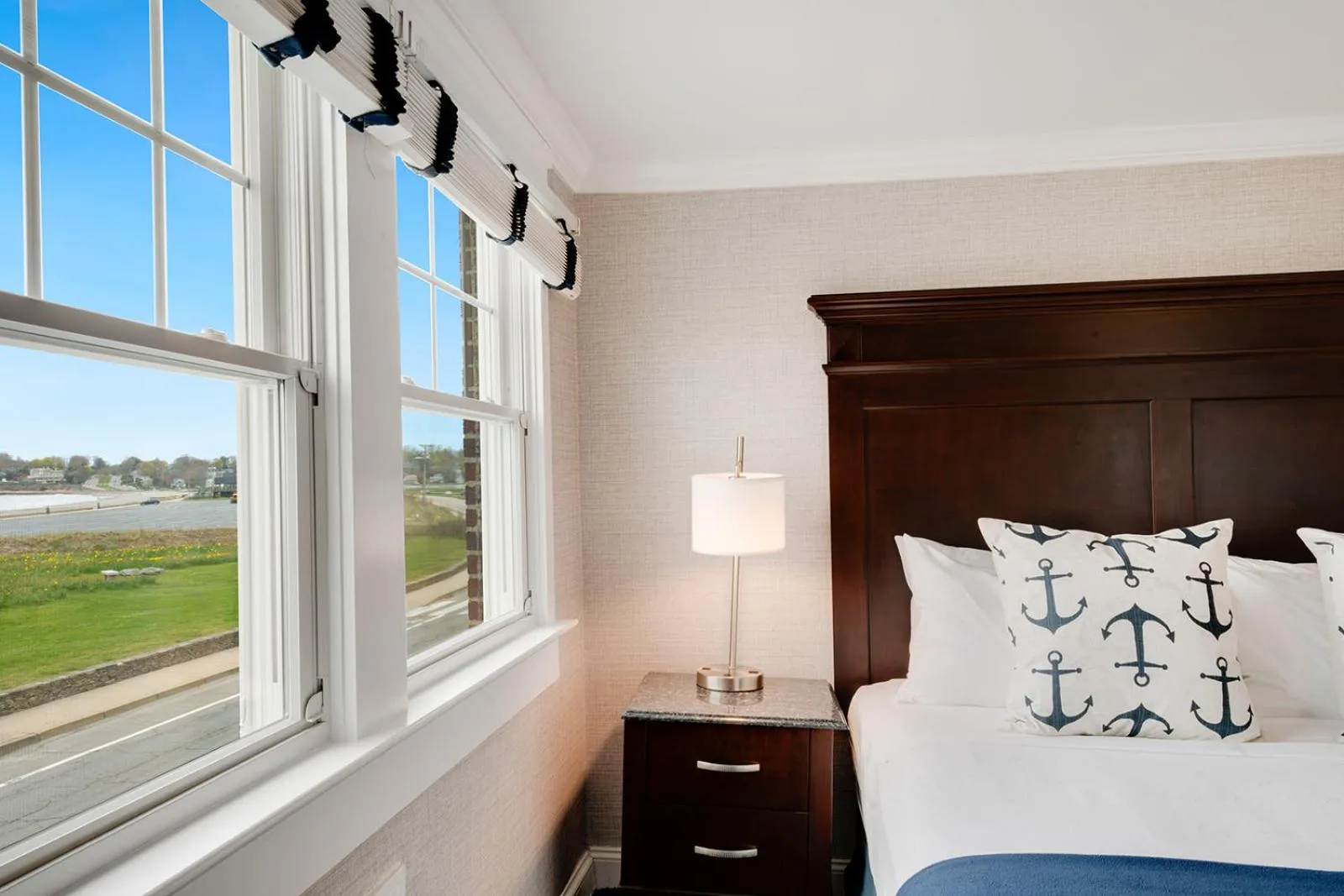 Bedroom, Bed in Newport Beach Hotel & Suites