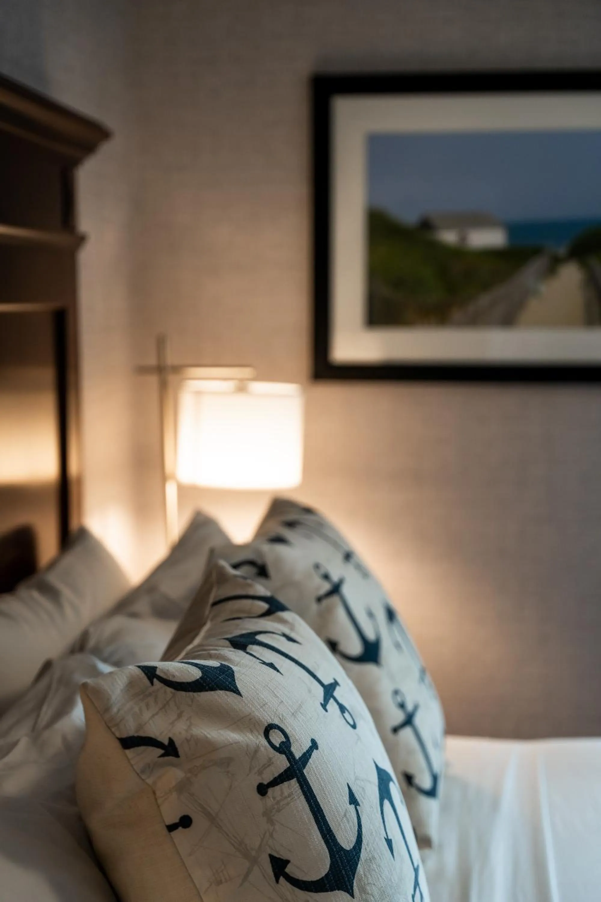 Bed in Newport Beach Hotel & Suites